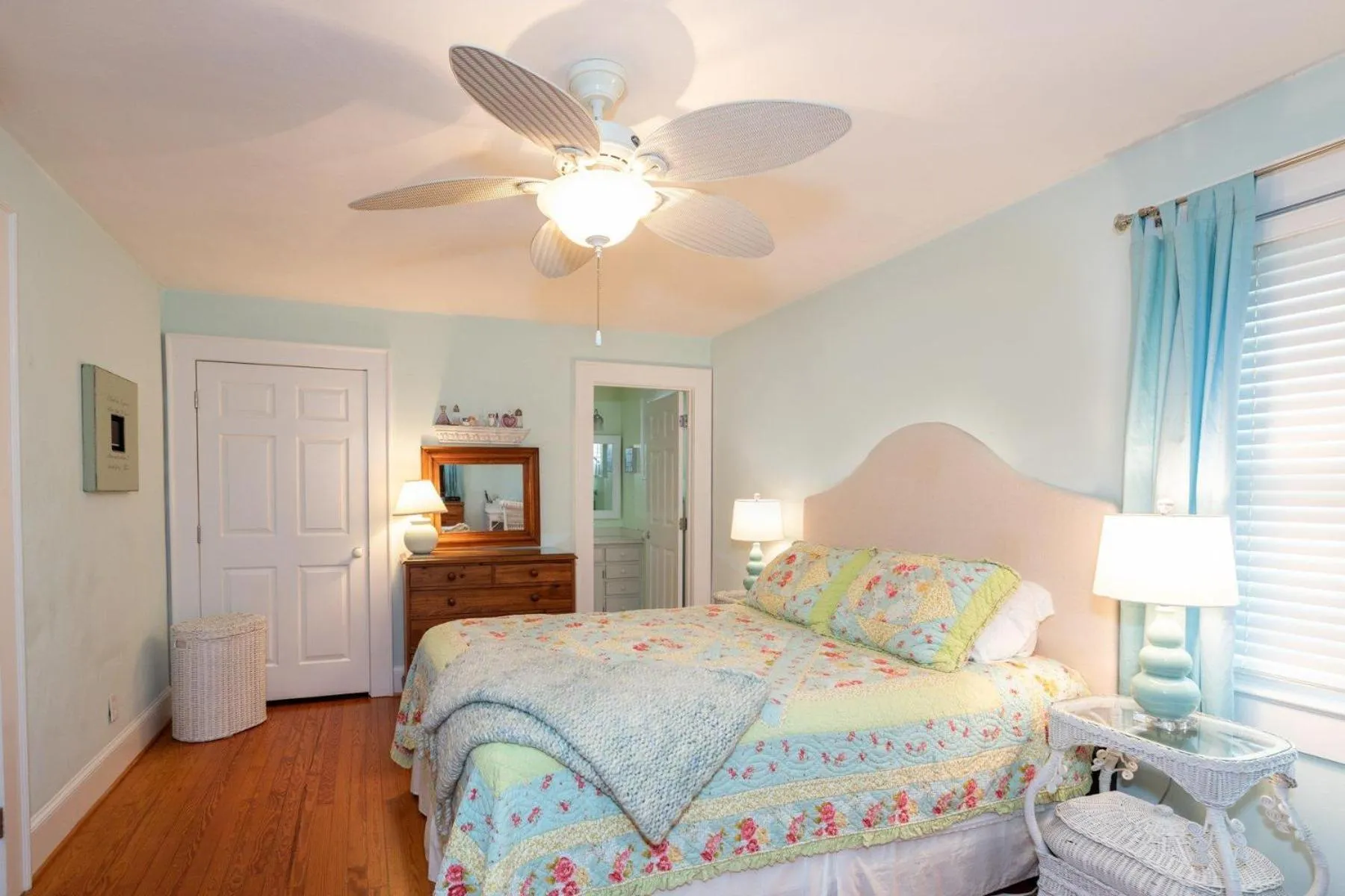 Bed in The Seashore Getaway House