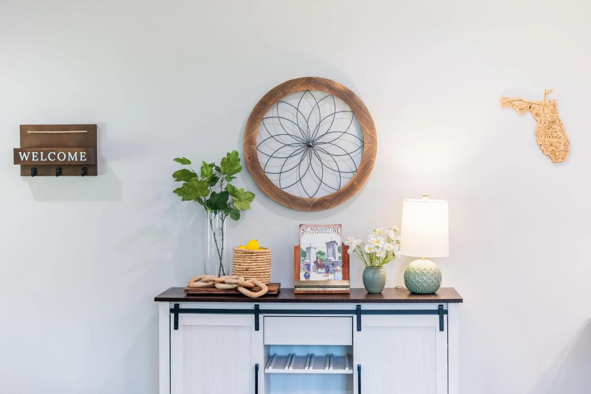 Living room in Brand New Bungalow with King Bed Suites in St Aug