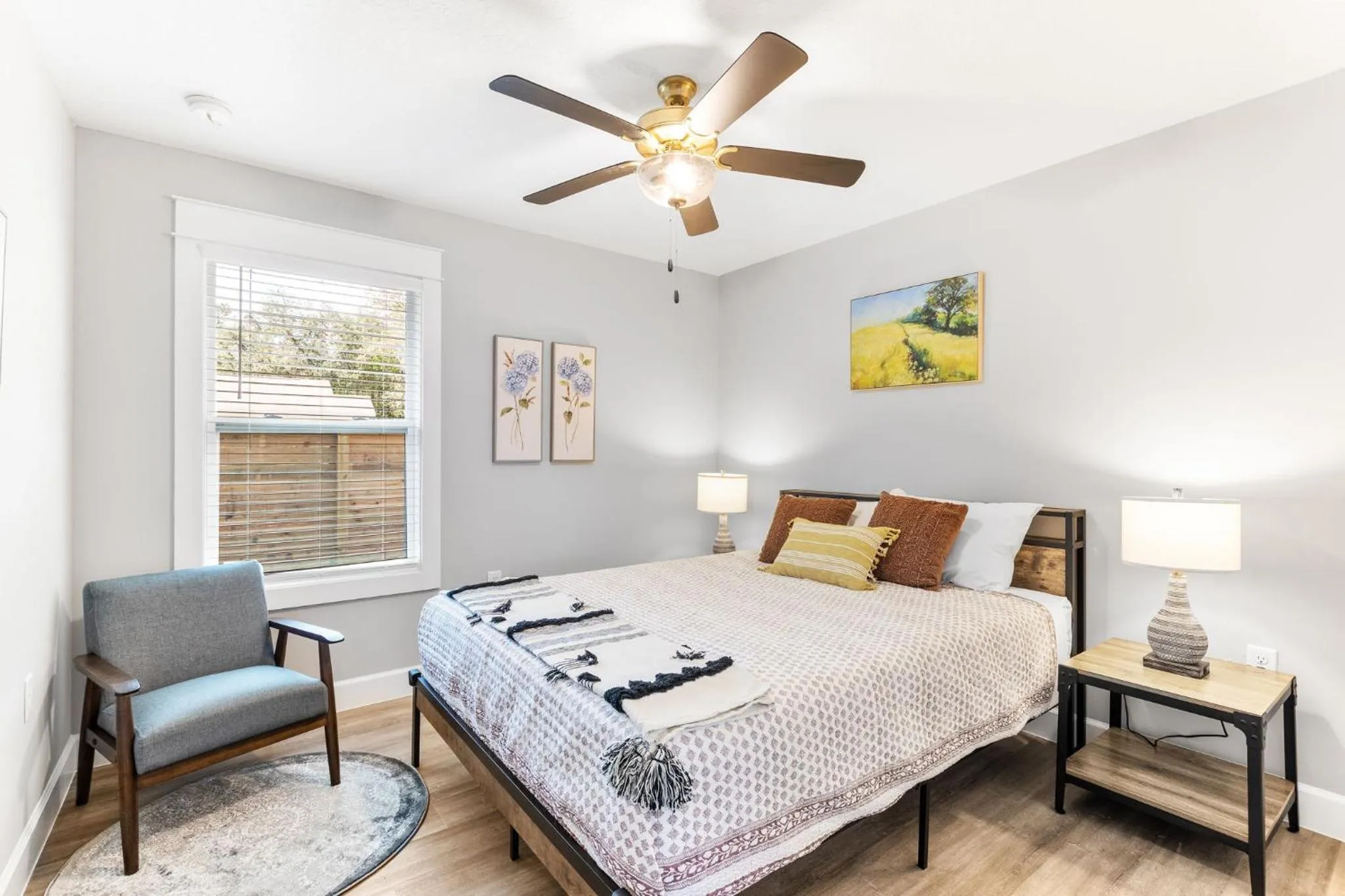 Bed in Brand New Bungalow with King Bed Suites in St Aug