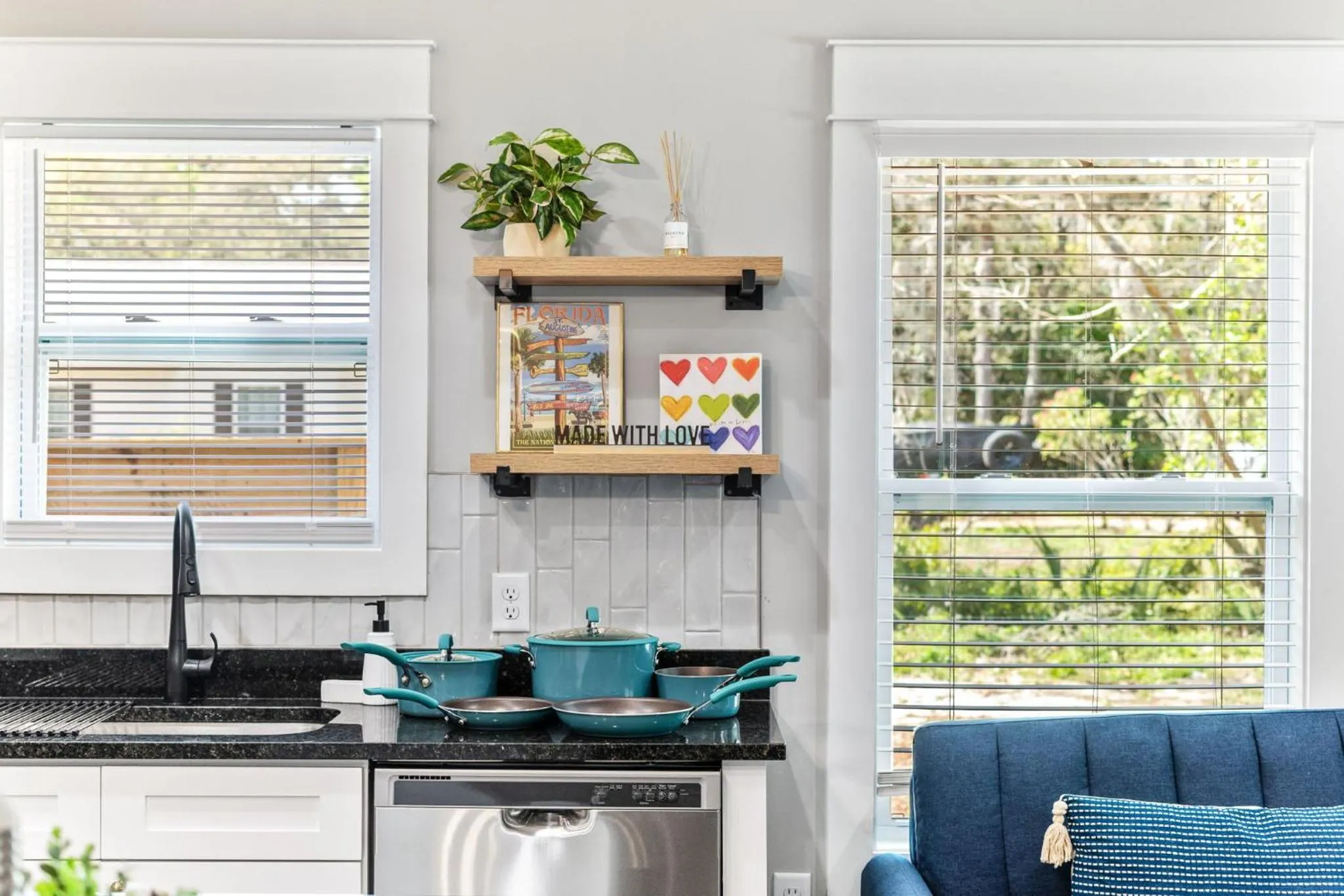 Brand New Bungalow with King Bed Suites in St Aug