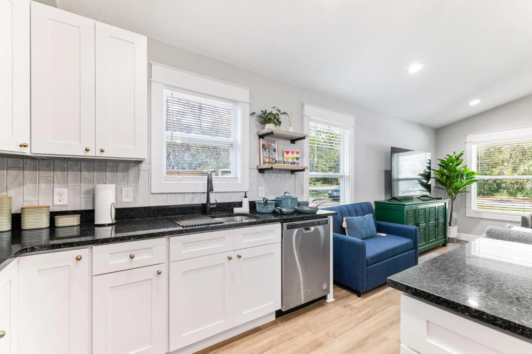 Brand New Bungalow with King Bed Suites in St Aug