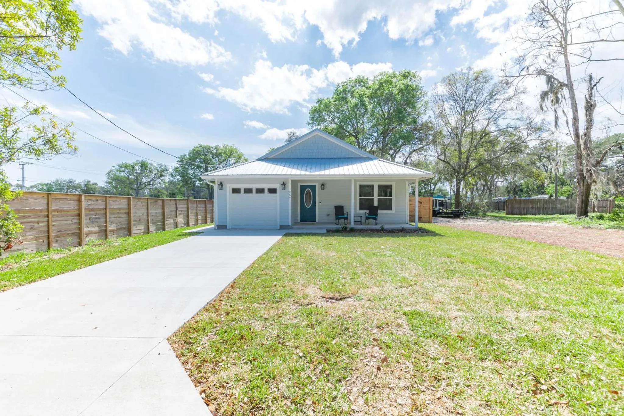 Brand New Bungalow with King Bed Suites in St Aug