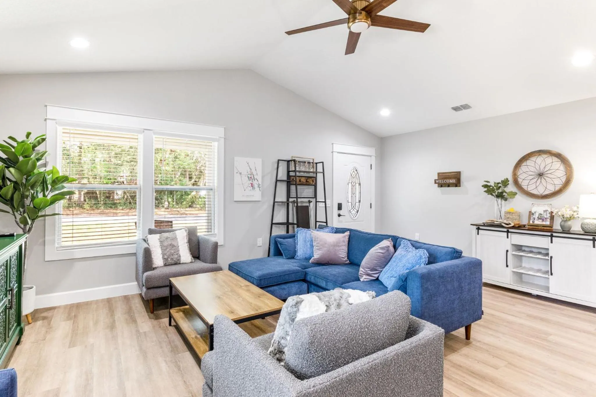 Brand New Bungalow with King Bed Suites in St Aug