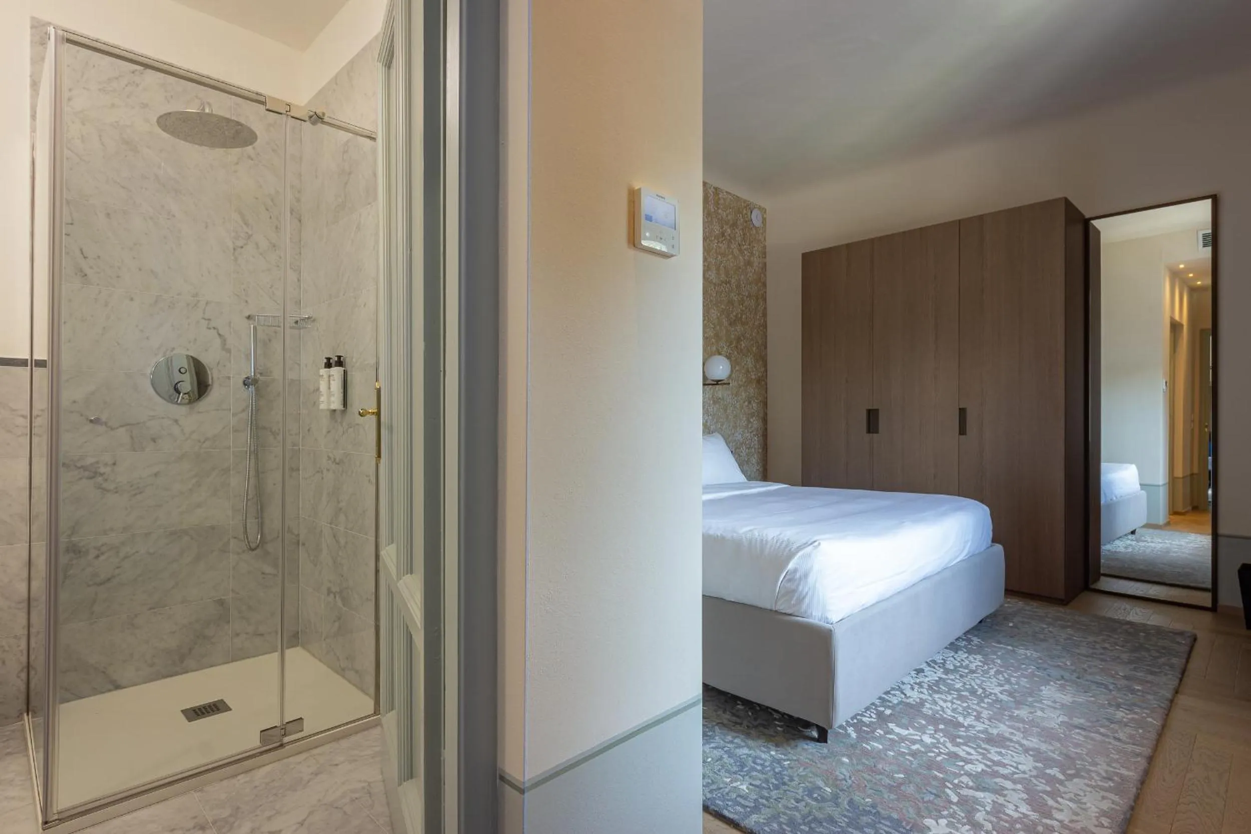 Bathroom, Bed in Grand Universe La Residenza