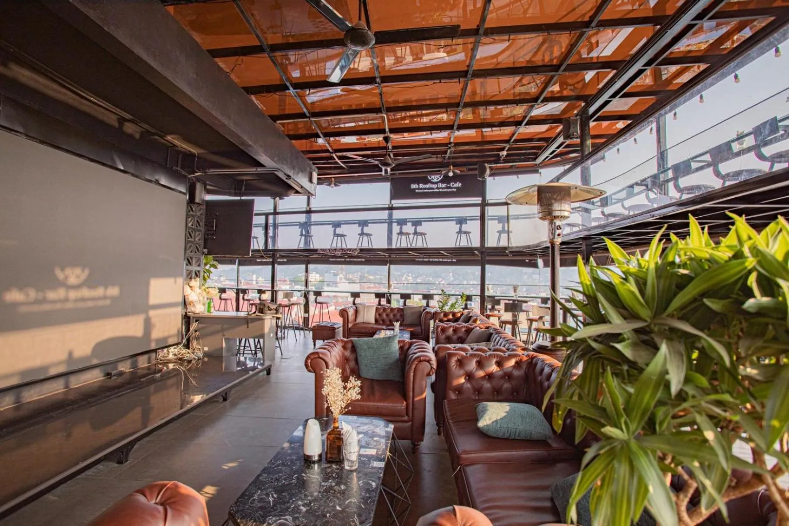 Restaurant/places to eat in La Maison Boutique Hotel