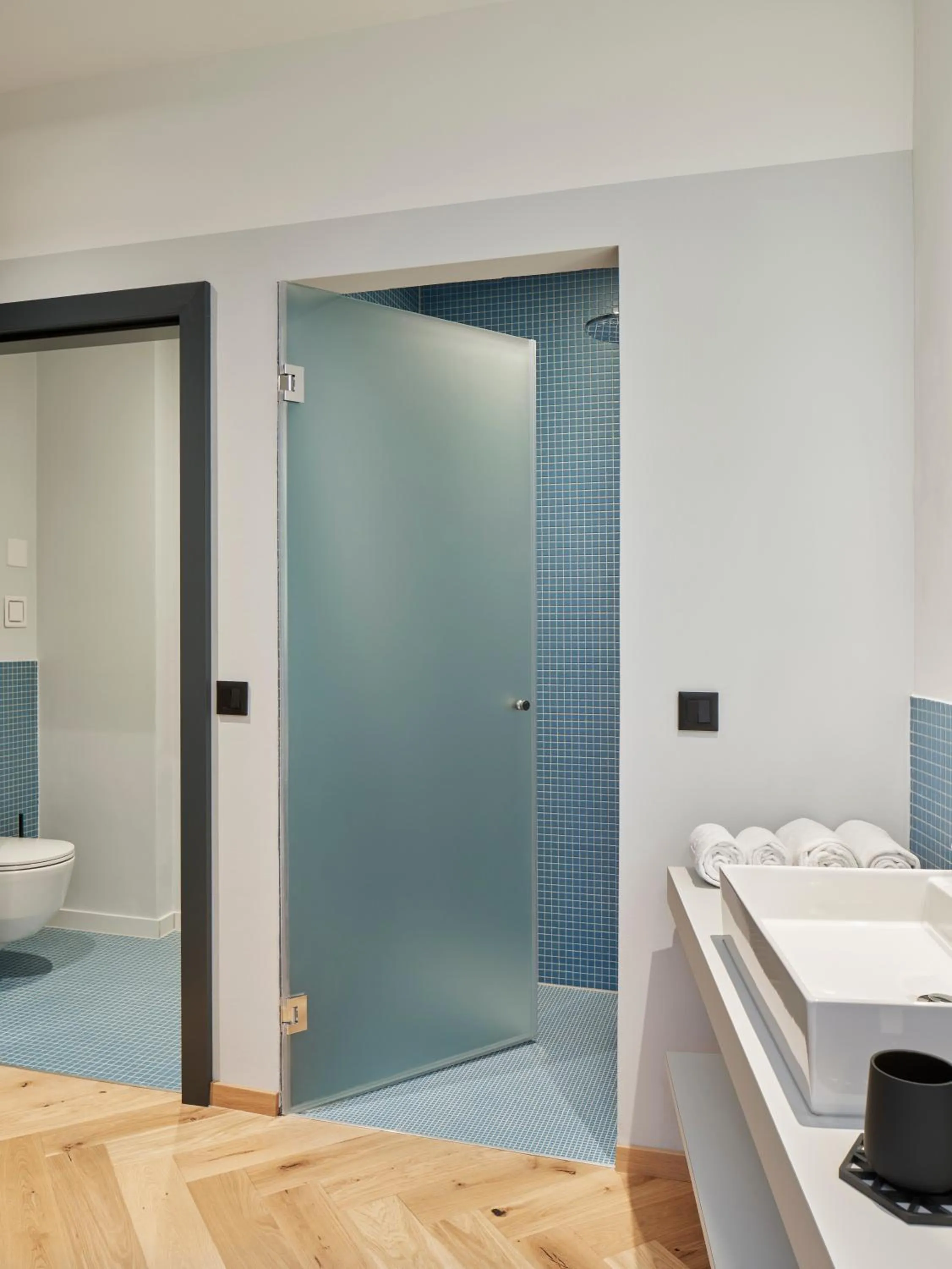 Toilet in URBANAUTS STUDIOS Fillgrader