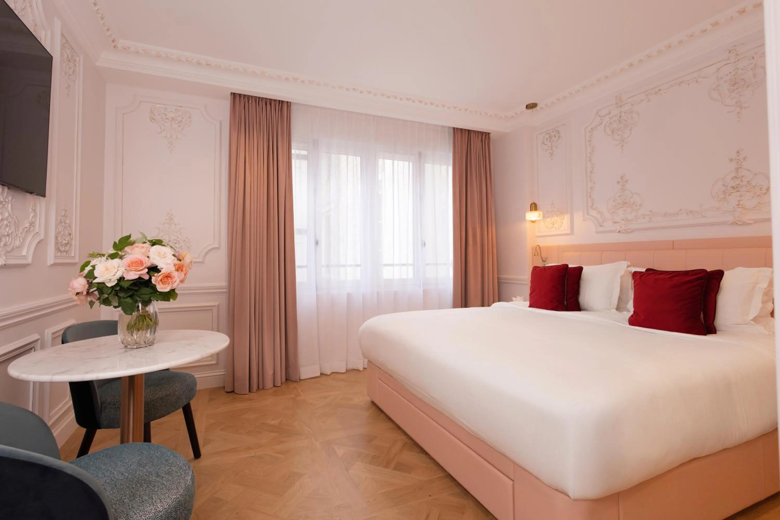 Bed in Mode Paris Aparthotel