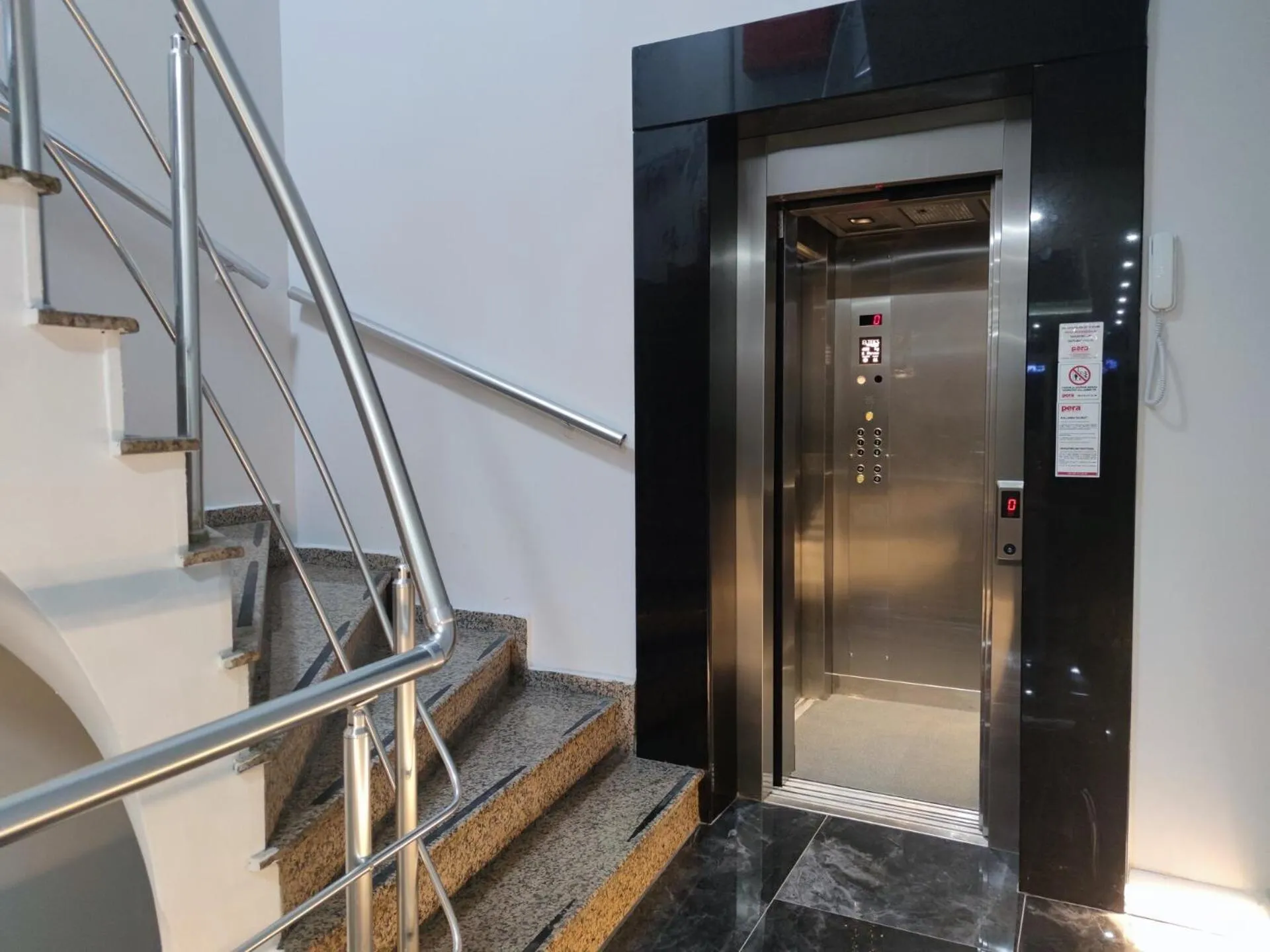 elevator in Olen Uskudar Hotel