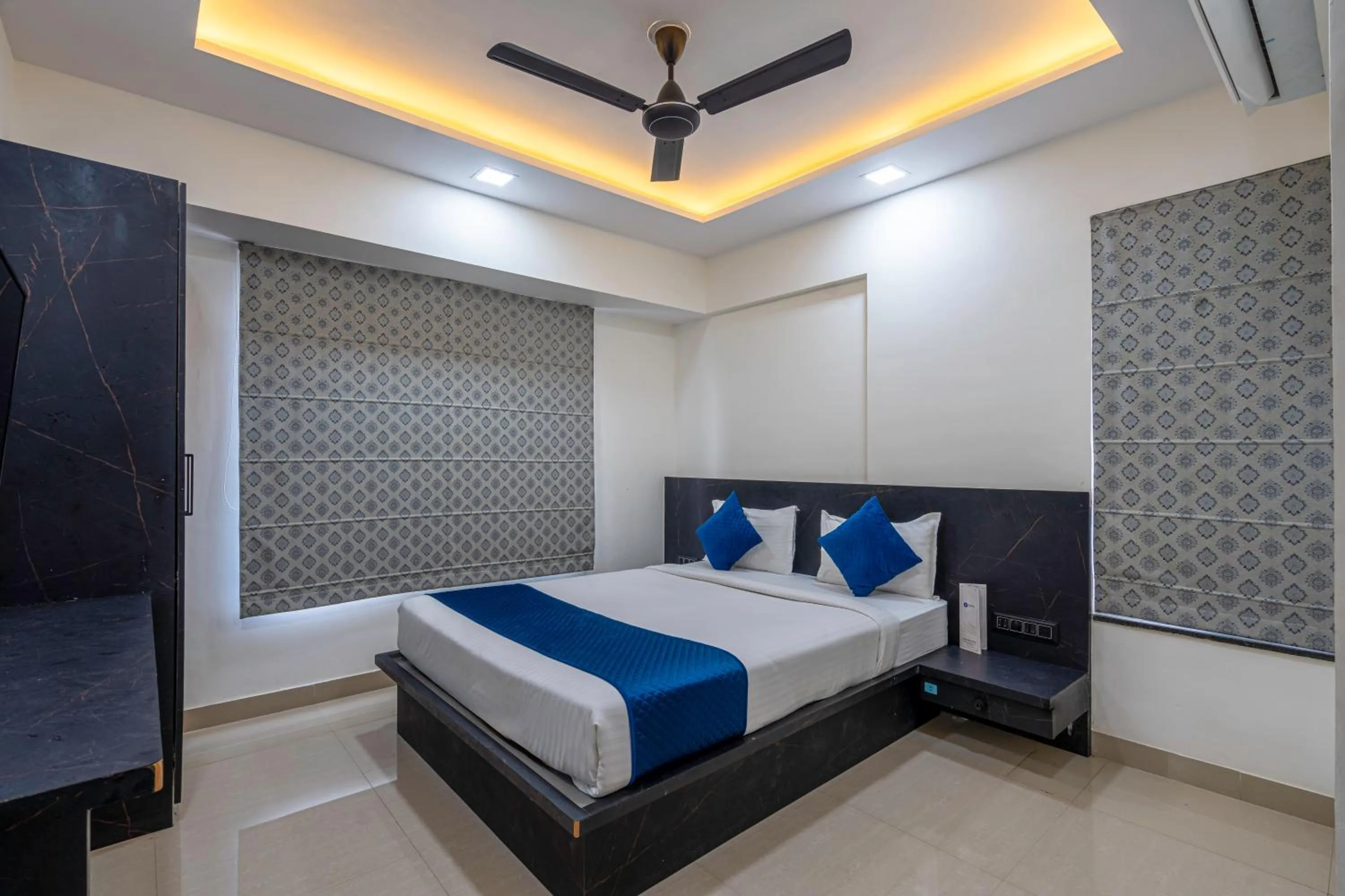 Bed in StayBird - Silver Oak, An Apartment Hotel, Kharadi