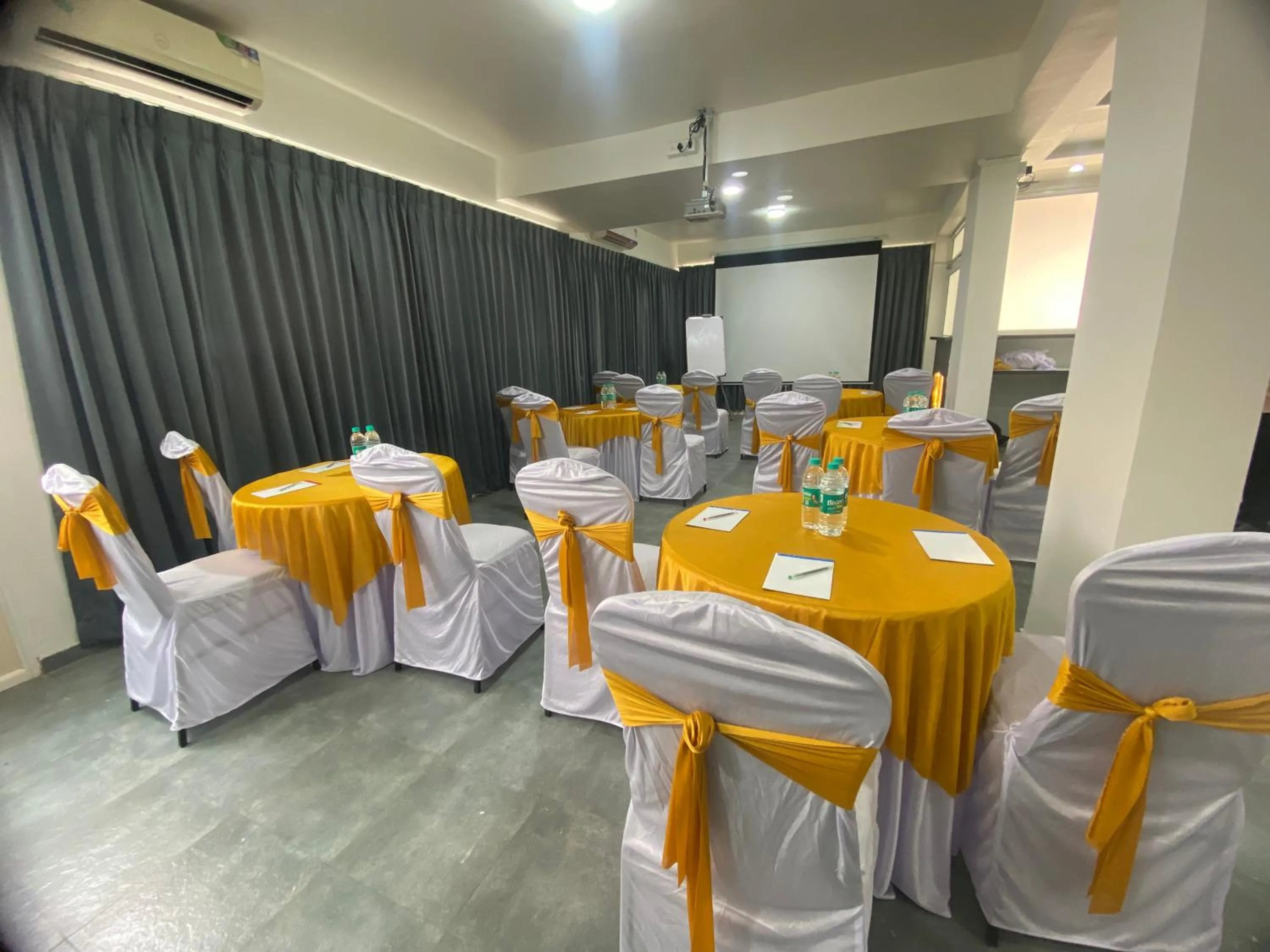 Meeting/conference room in StayBird - Silver Oak, An Apartment Hotel, Kharadi