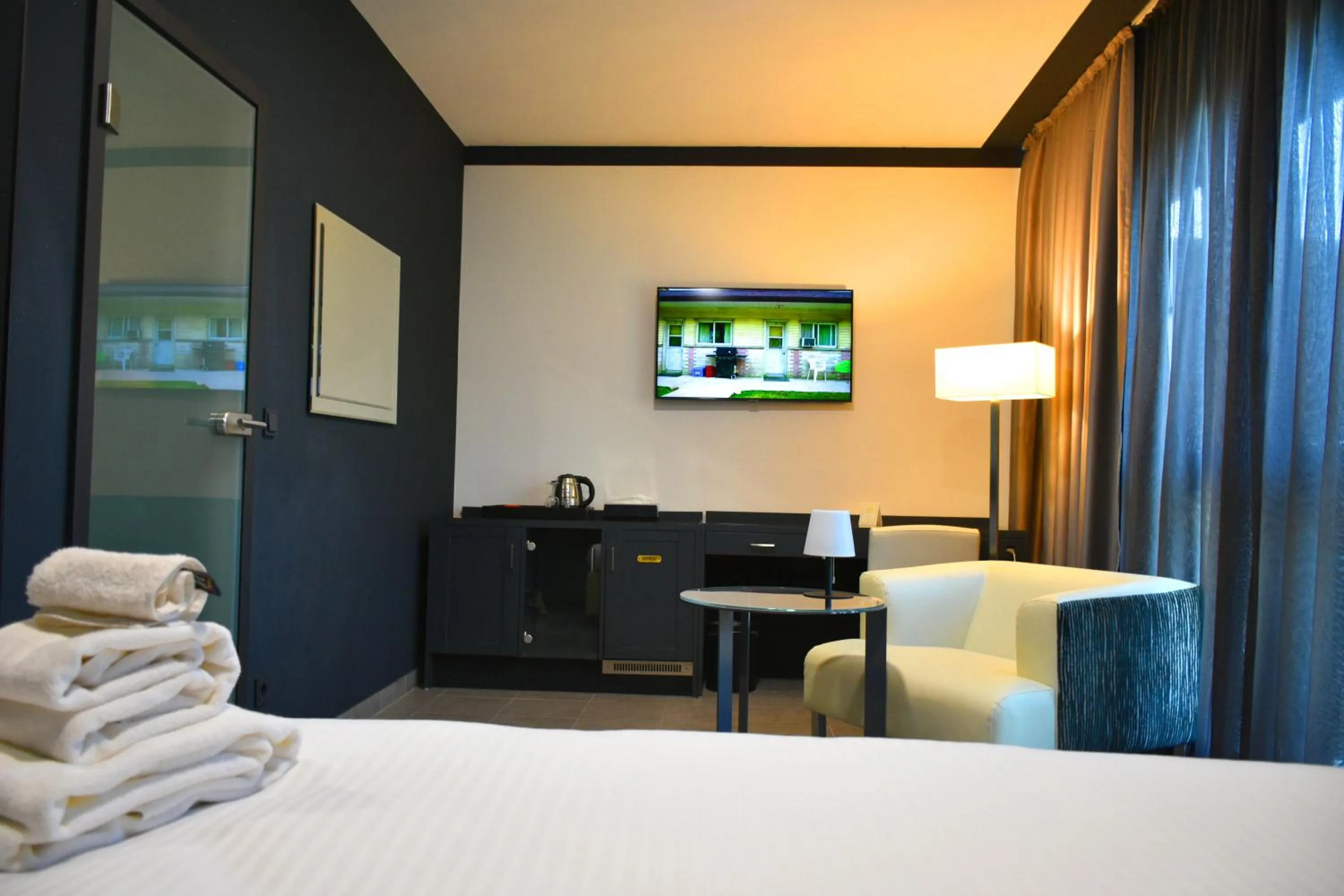 Bed in TIBET HOTEL am Airport Düsseldorf-Ratingen