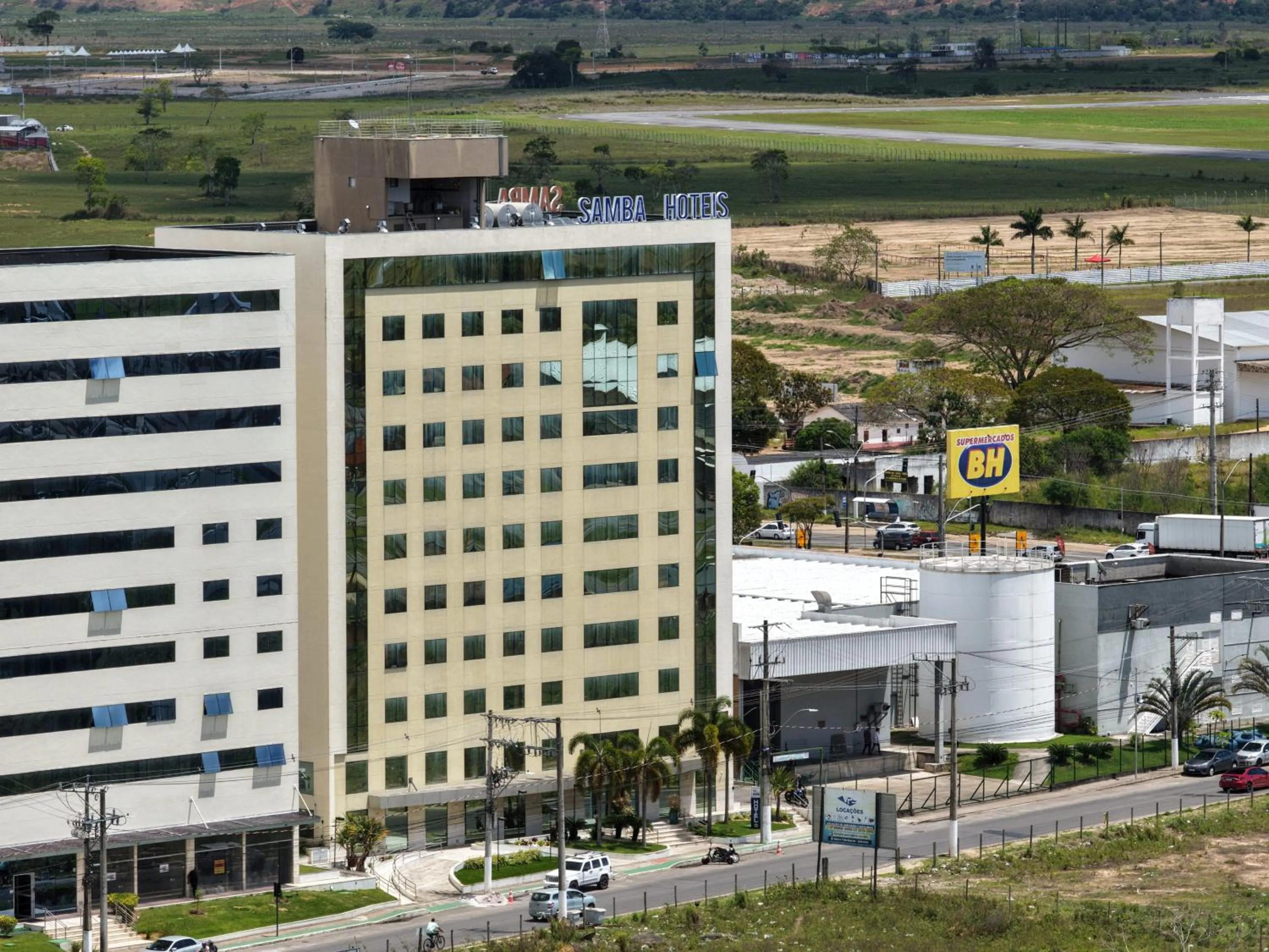 Property building in Samba Linhares