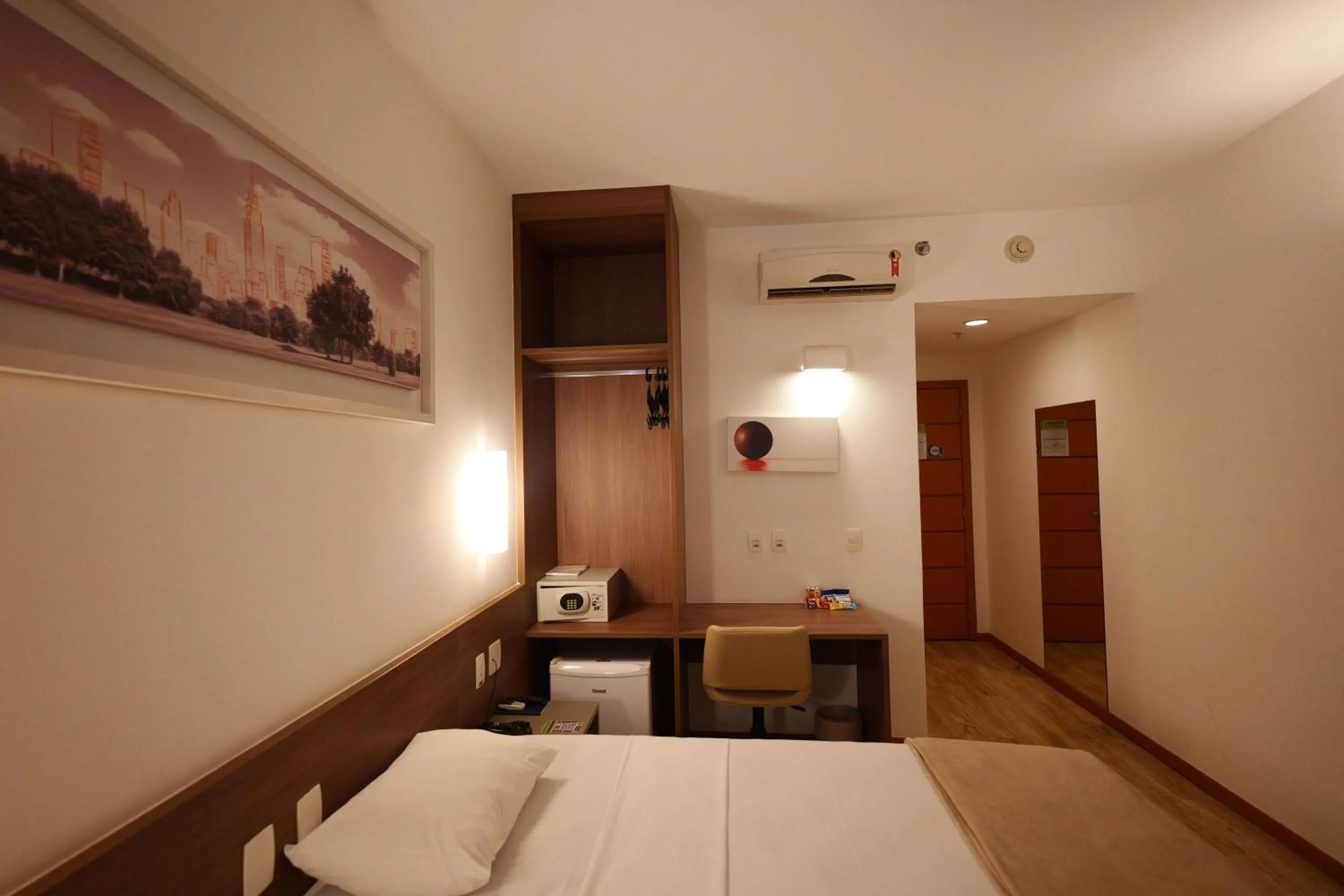 Bathroom, Bed in Samba Linhares