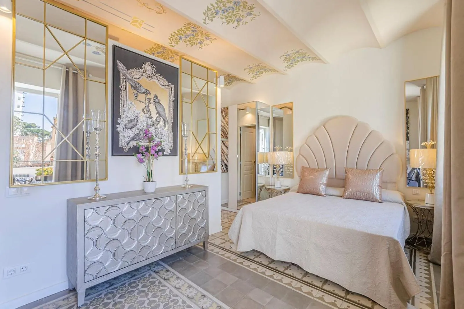 Photo of the whole room, Bed in El Petit Palauet