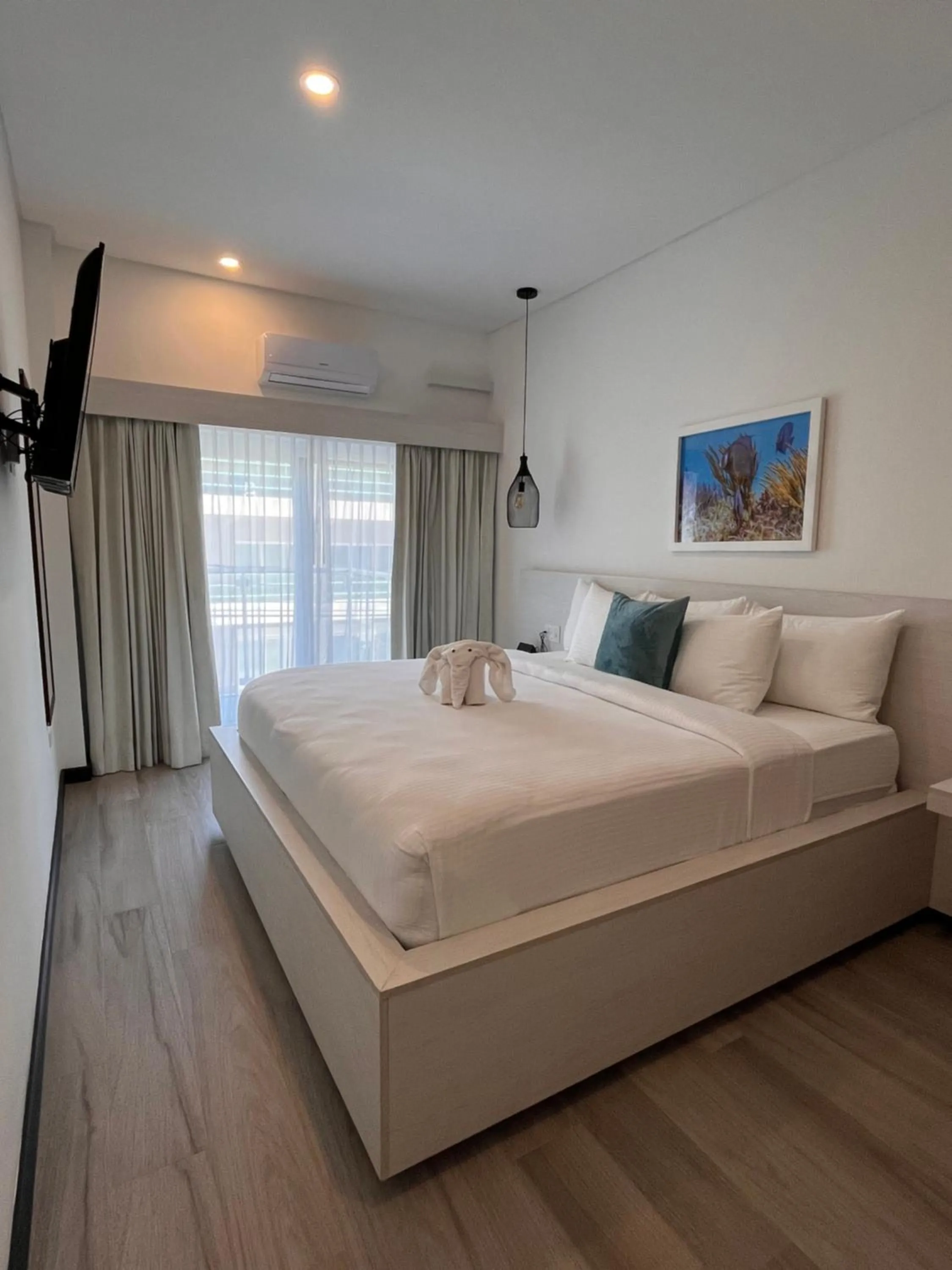 Bedroom, Bed in The Watermark Hotel