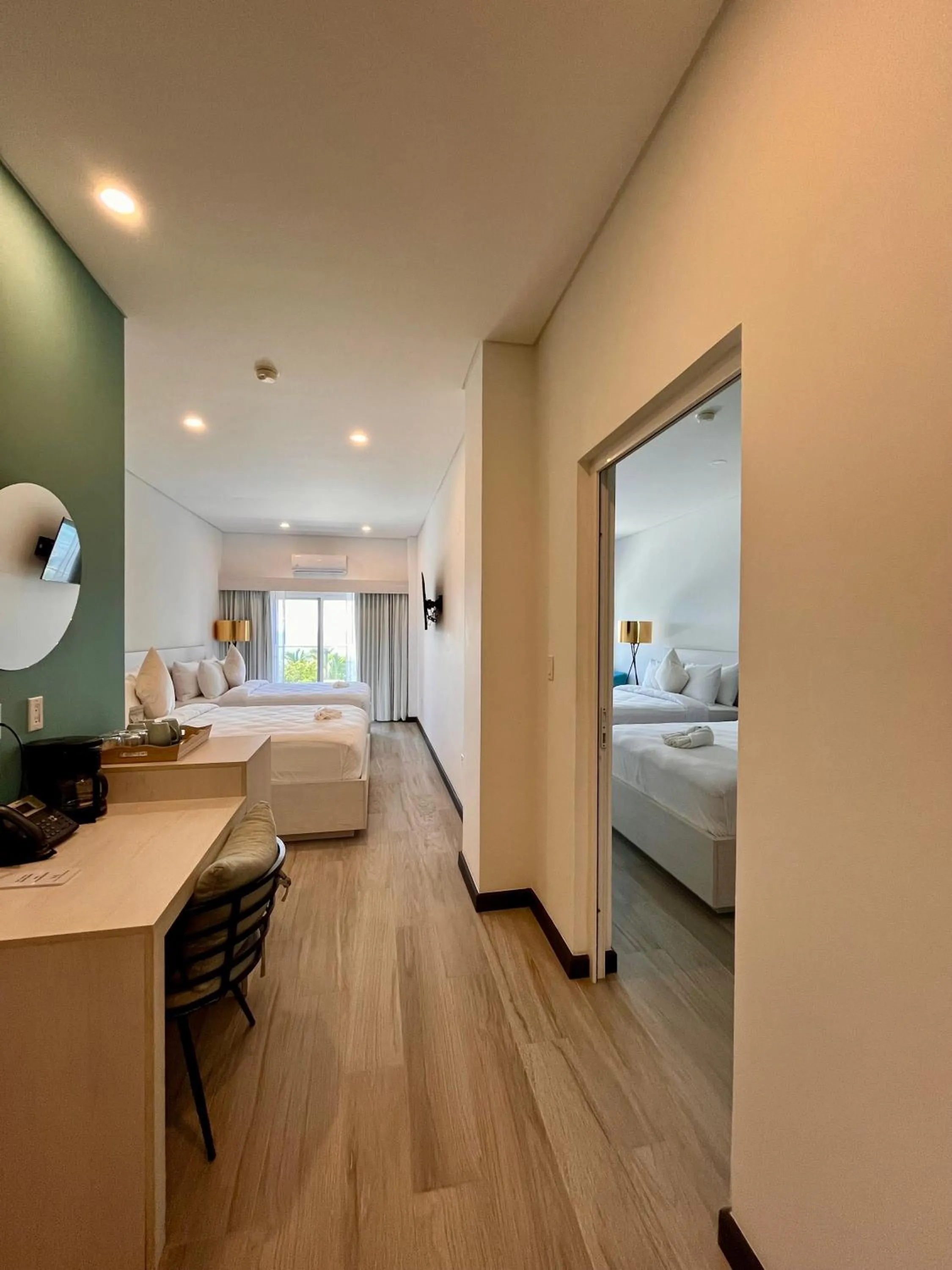 Bedroom, Bed in The Watermark Hotel