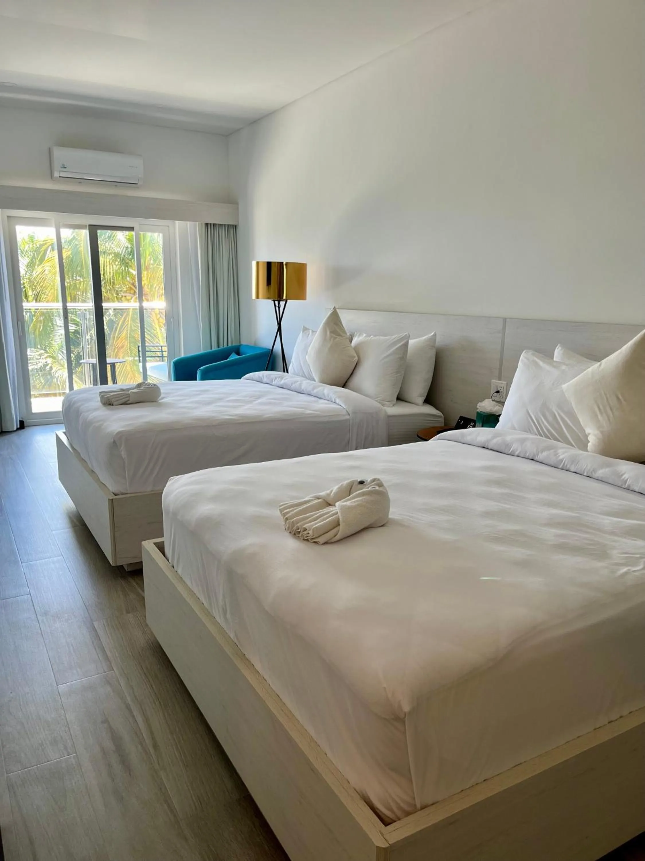 Bedroom, Bed in The Watermark Hotel