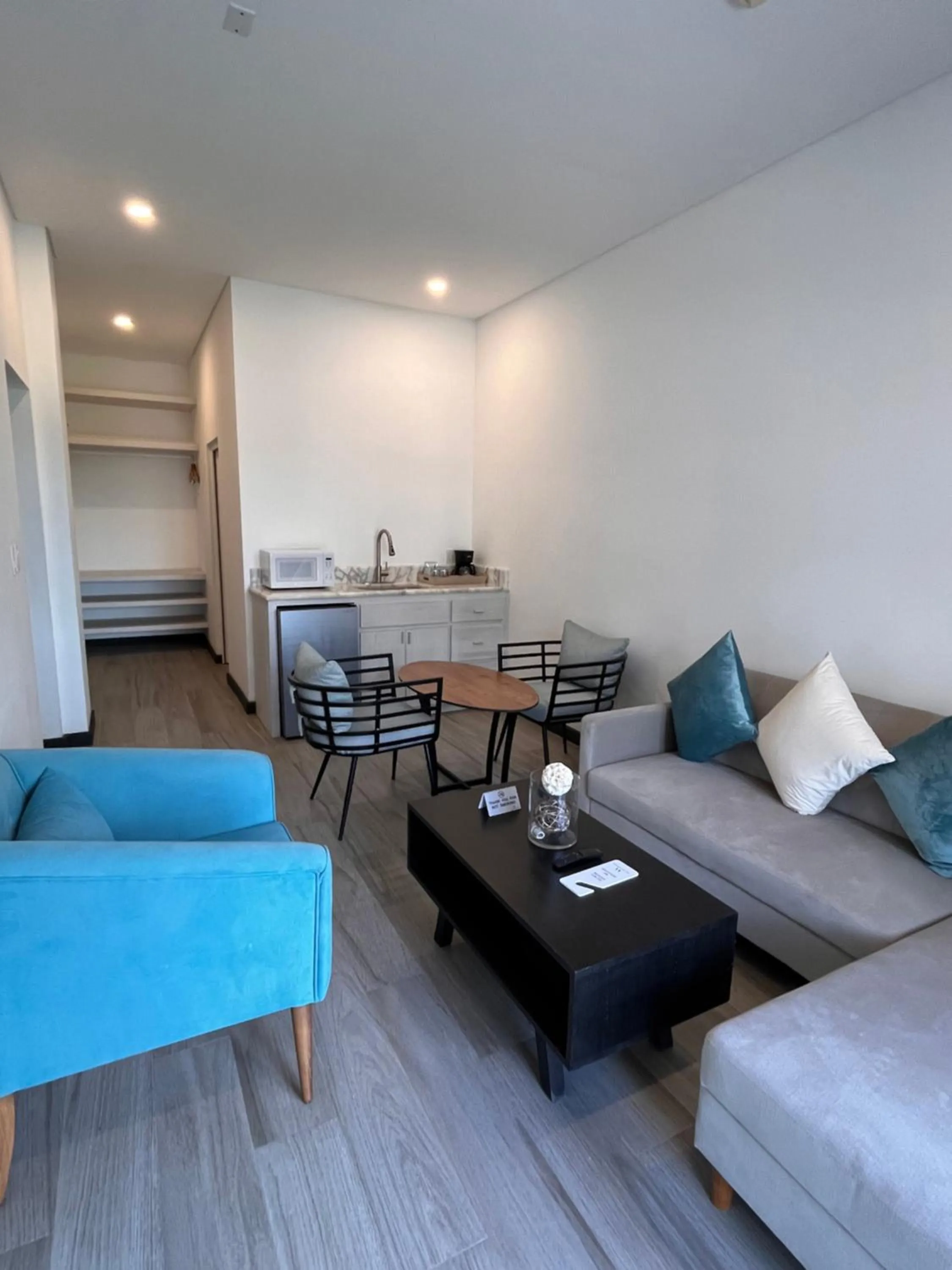 Living room in The Watermark Hotel