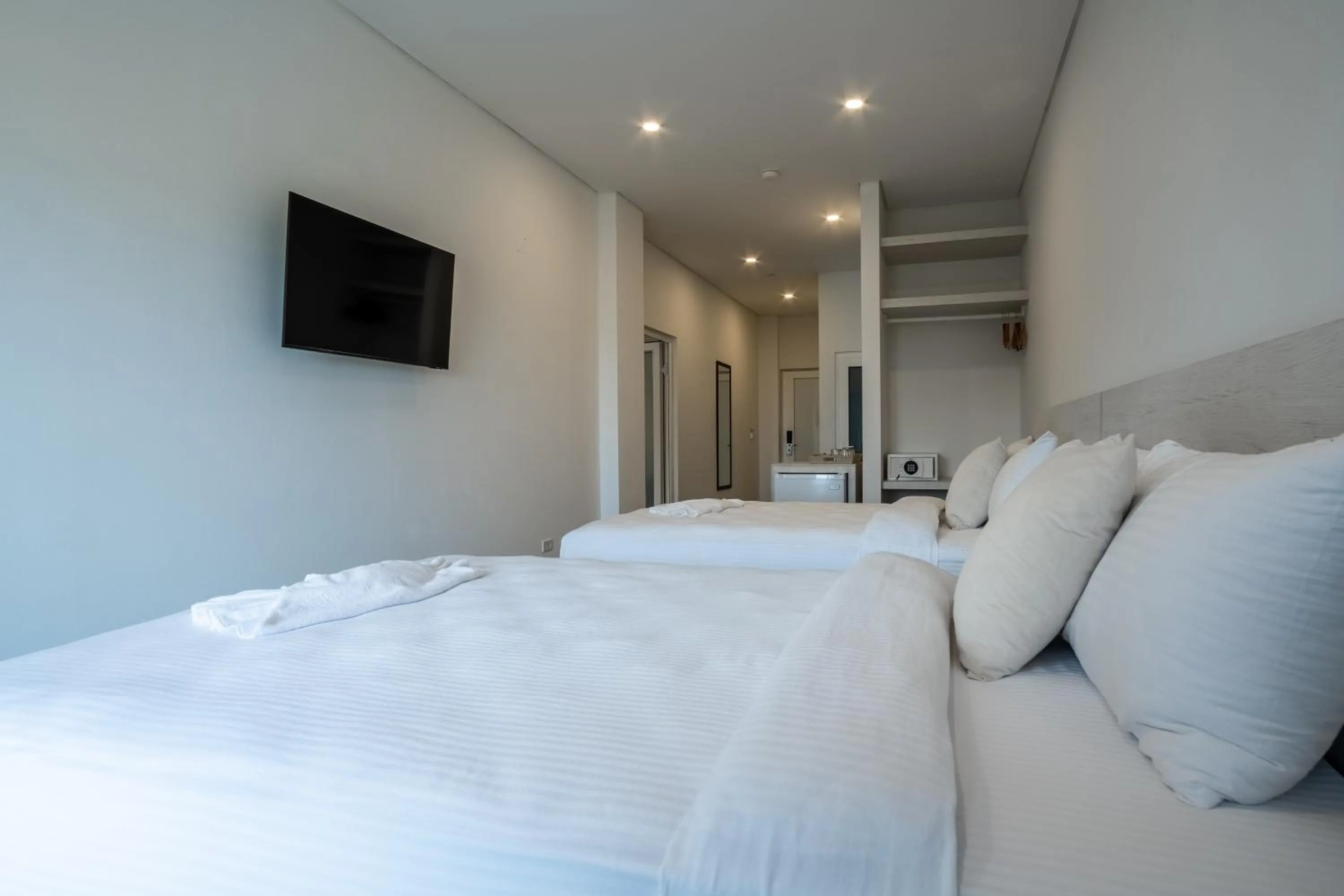 Bed in The Watermark Hotel