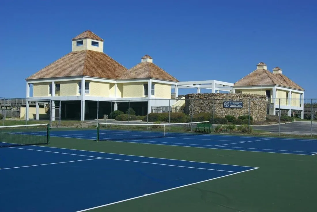 Tennis court in Hotel Manteo, Trademark Collection by Wyndham