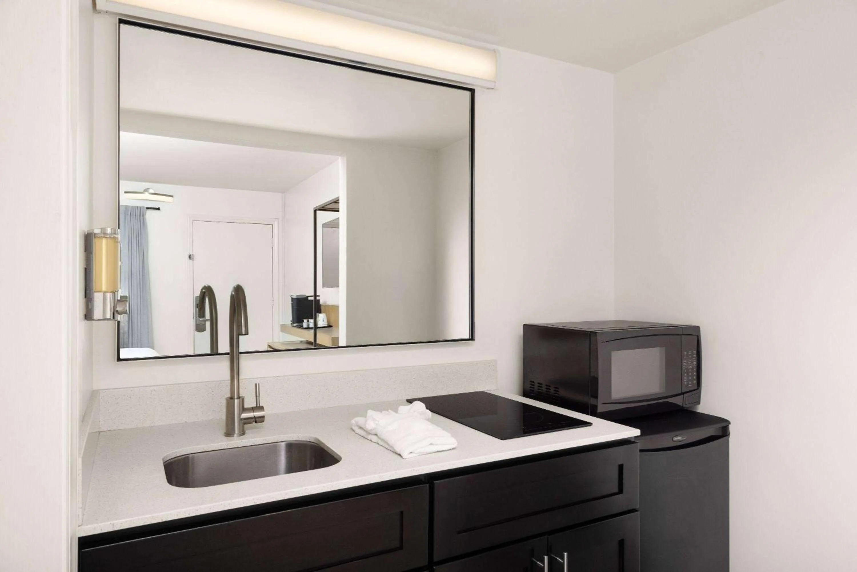 Bathroom in Hotel Manteo, Trademark Collection by Wyndham