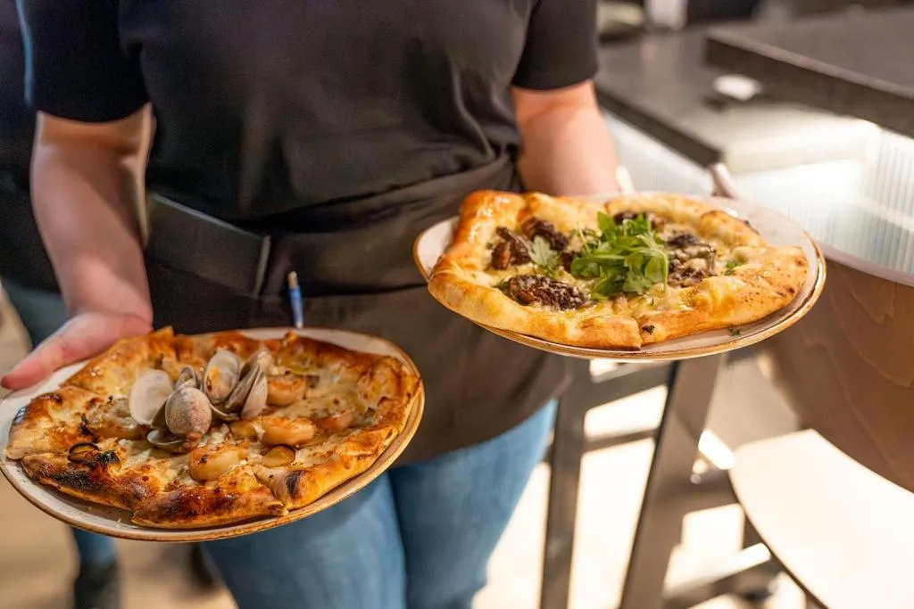 Restaurant/places to eat in Hotel Manteo, Trademark Collection by Wyndham