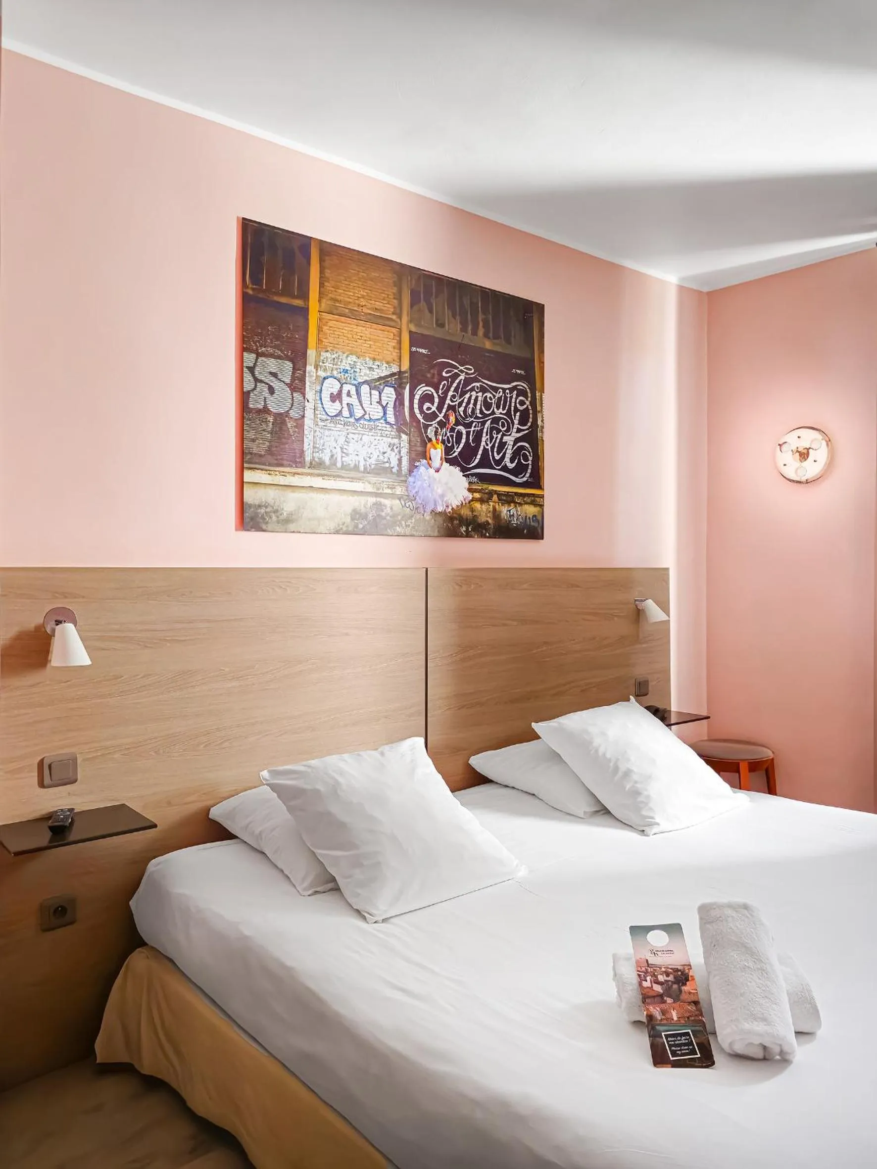 Decorative detail, Bed in Grand Hôtel Dauphiné Toulon, Boutique Hôtel & Suites