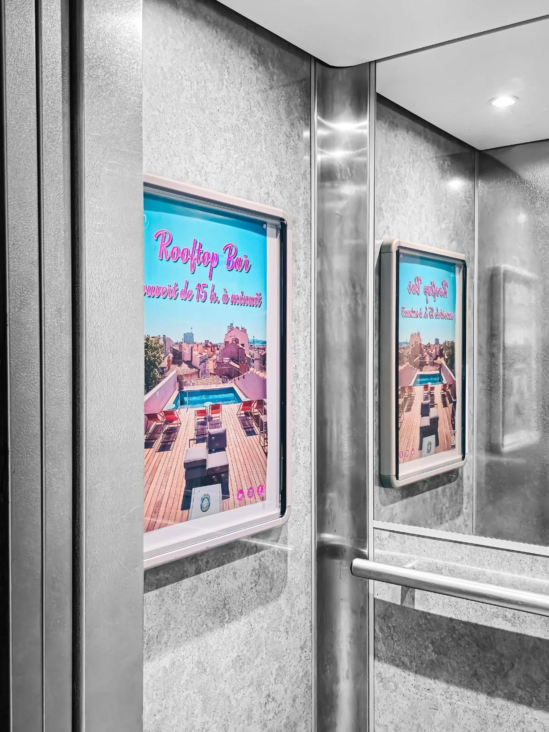 elevator in Grand Hôtel Dauphiné Toulon, Boutique Hôtel & Suites