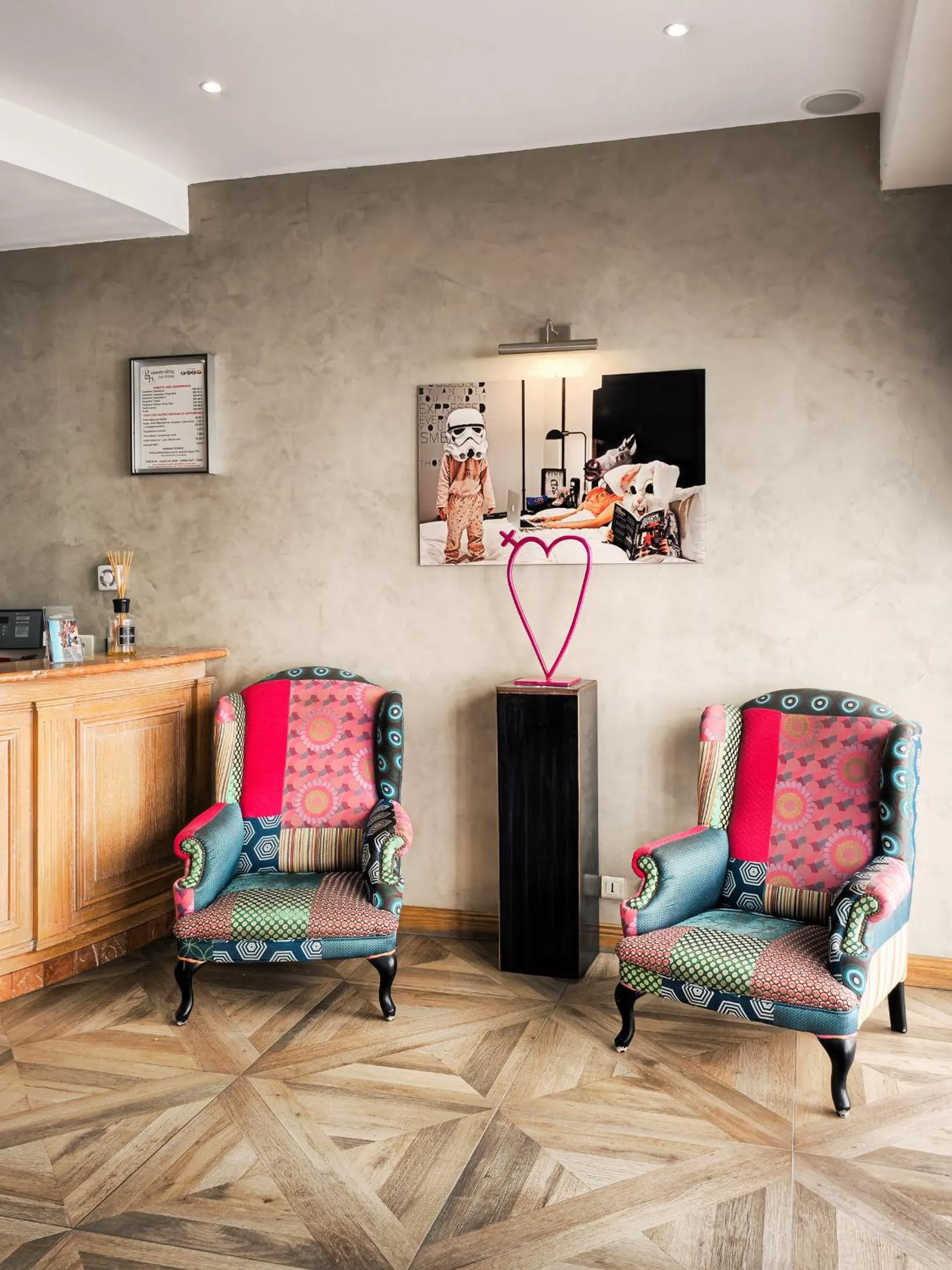 Lobby or reception in Grand Hôtel Dauphiné Toulon, Boutique Hôtel & Suites