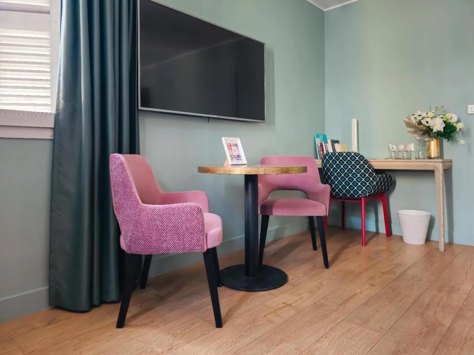 Decorative detail in Grand Hôtel Dauphiné Toulon, Boutique Hôtel & Suites