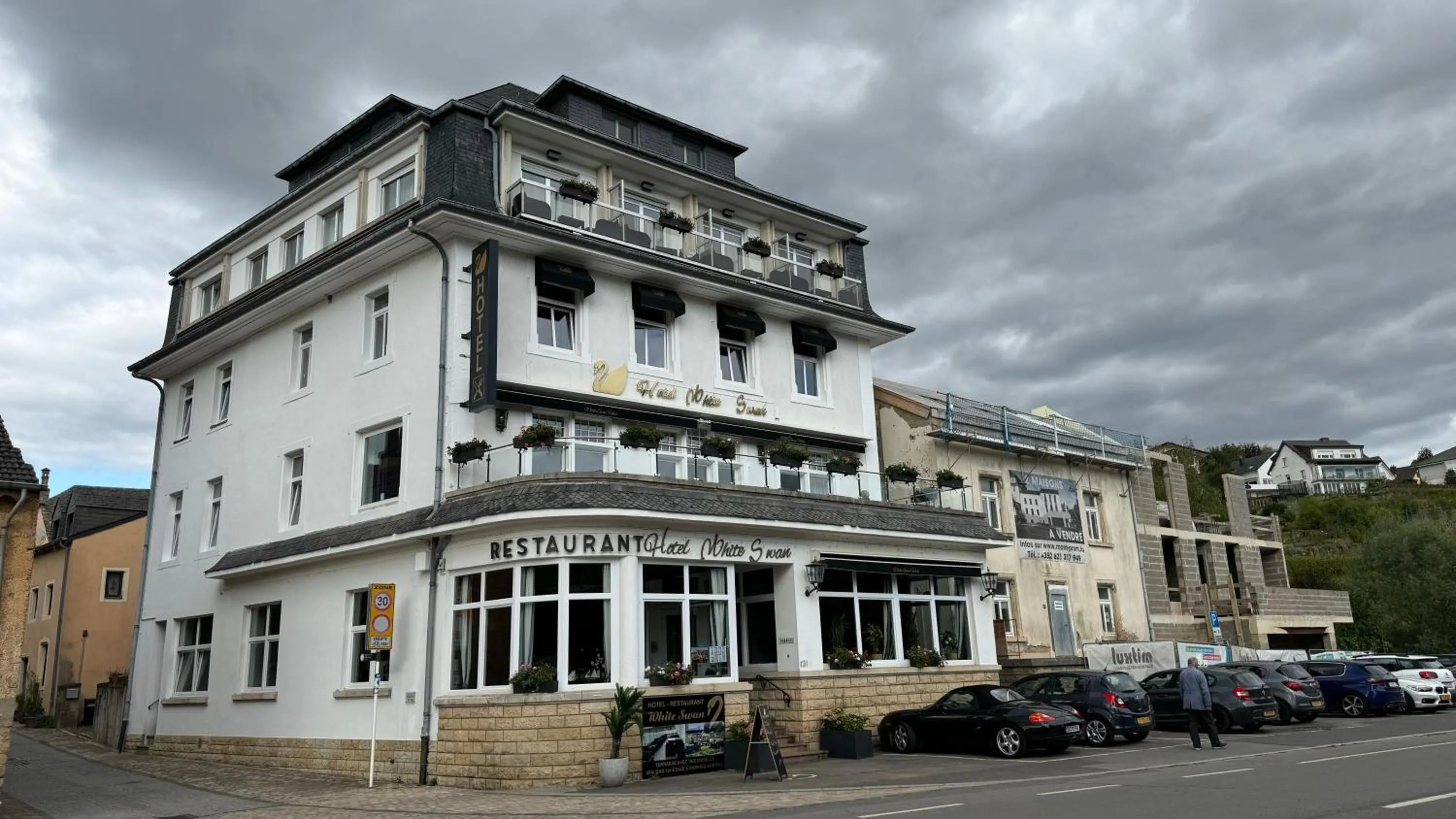 hotel whiteswan