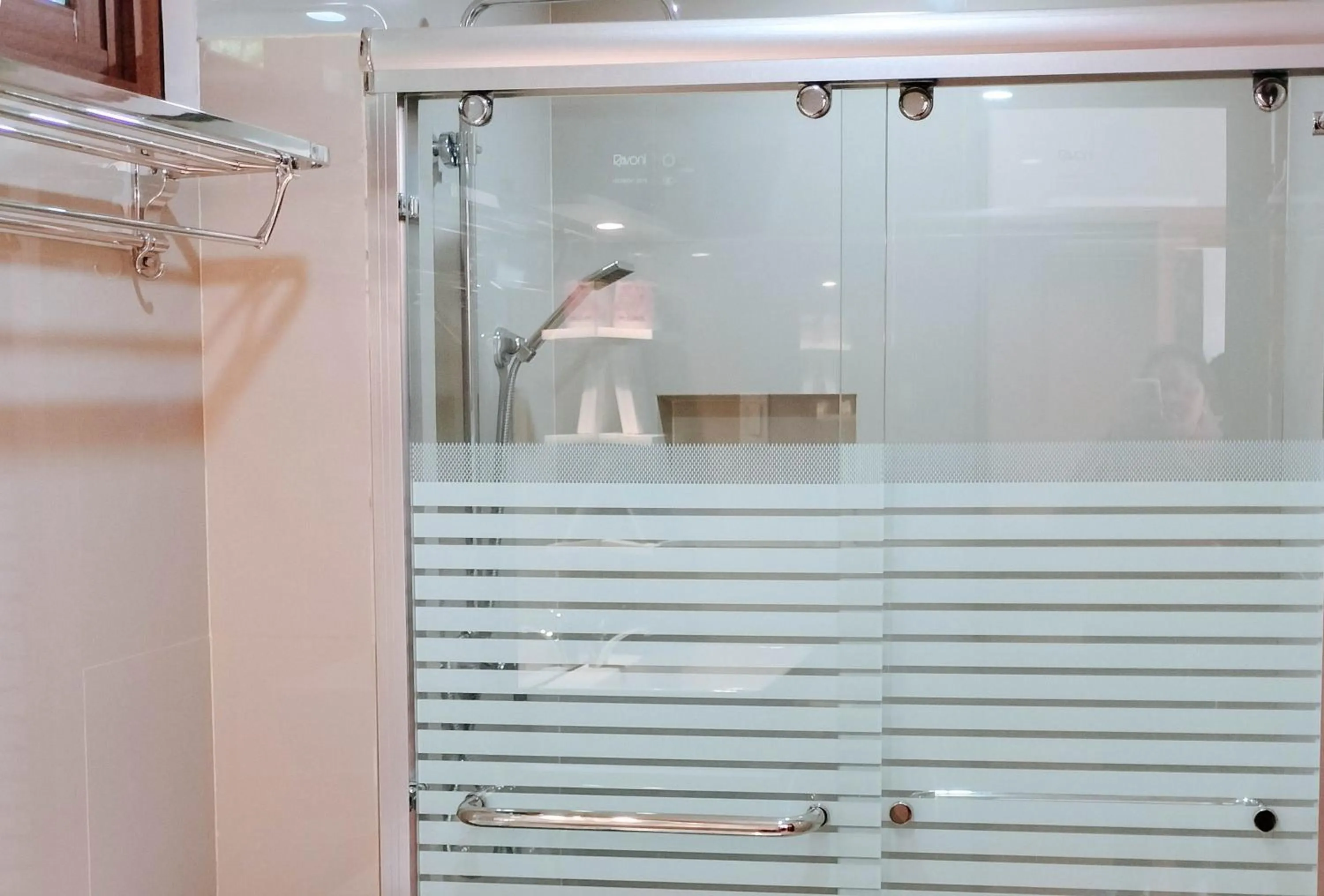 Bathroom in RedDoorz @ Sun Kissed Resort Guindulman