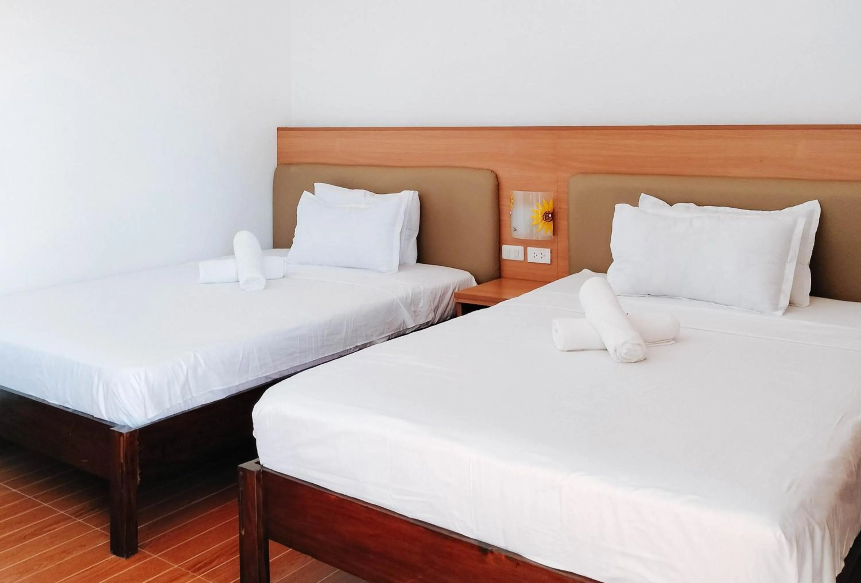 Bed in RedDoorz @ Sun Kissed Resort Guindulman