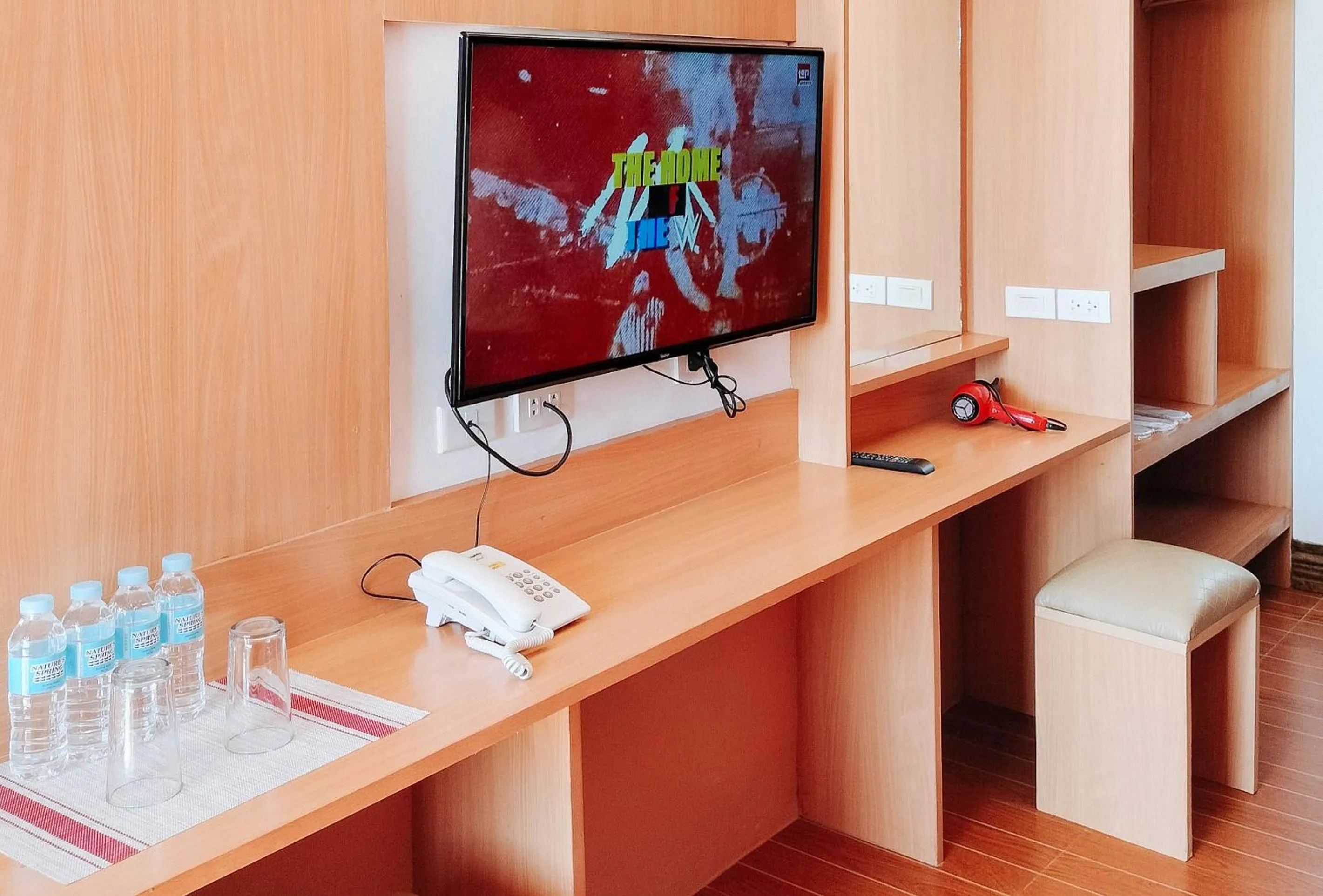 TV and multimedia in RedDoorz @ Sun Kissed Resort Guindulman