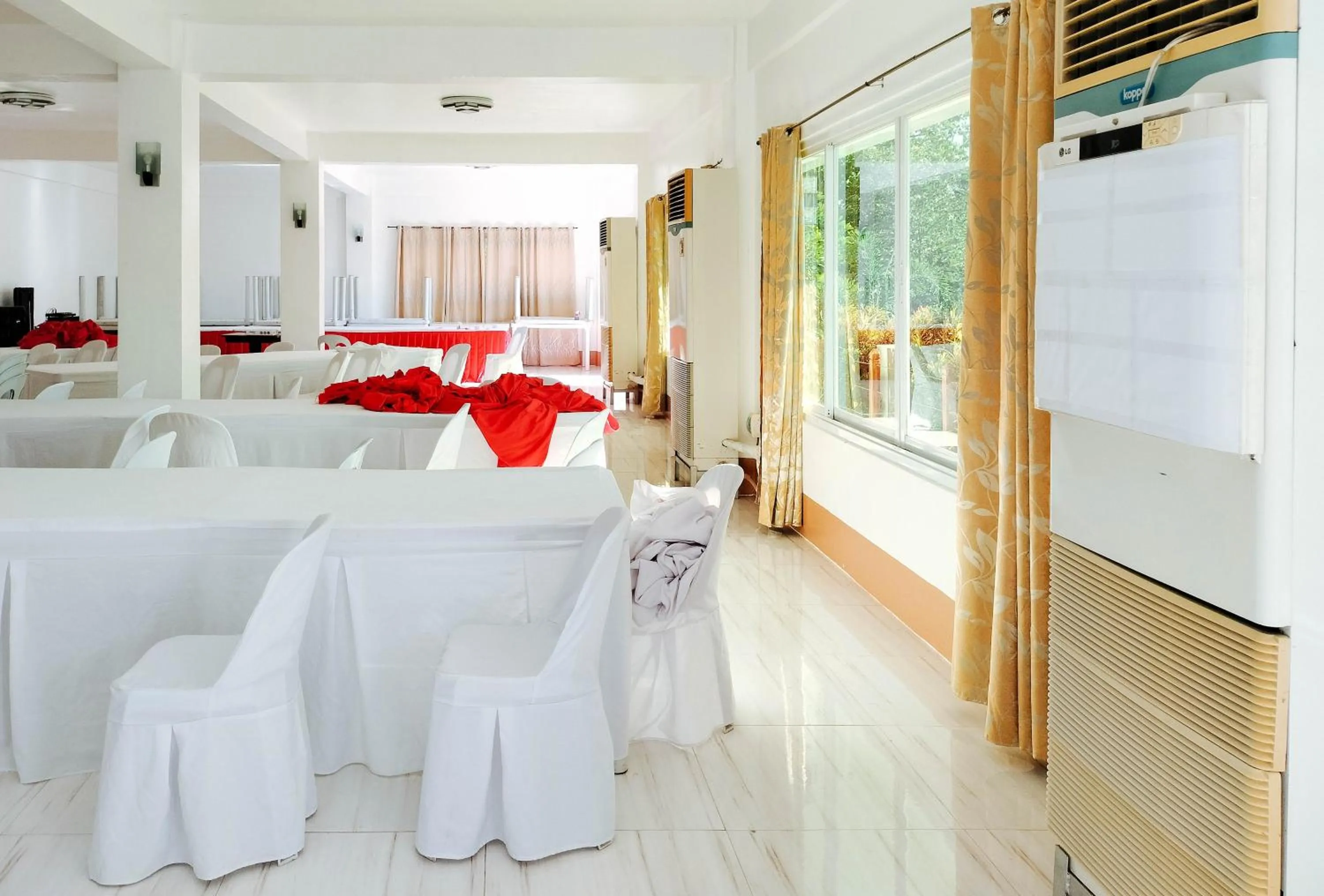 Banquet/Function facilities in RedDoorz @ Sun Kissed Resort Guindulman