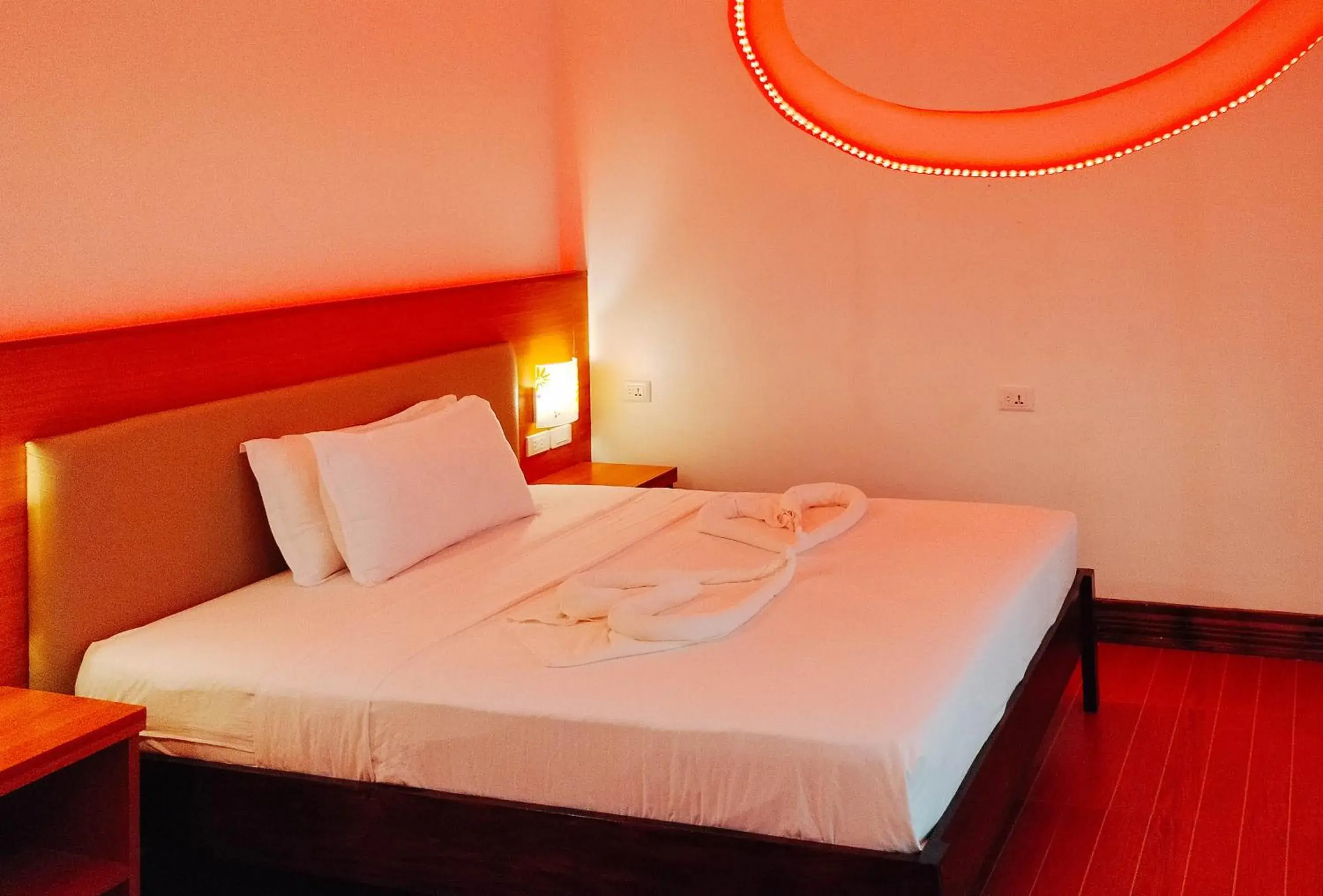 Deluxe Room in RedDoorz @ Sun Kissed Resort Guindulman Deluxe Room in RedDoorz @ Sun Kissed Resort Guindulman