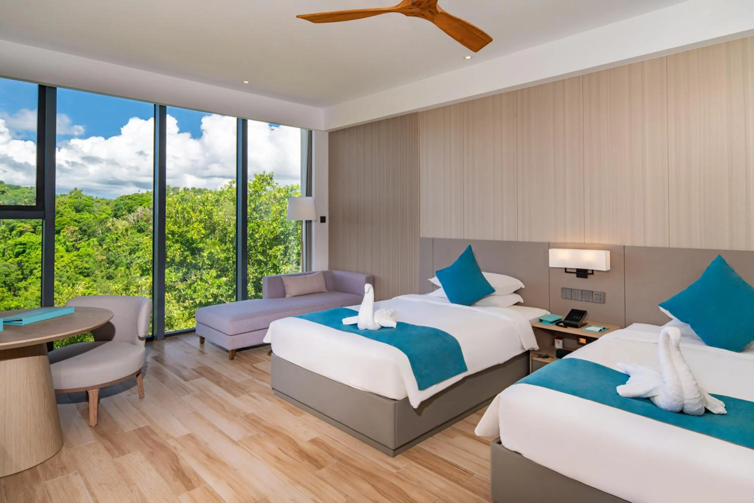 Bed in Palau Sunrise Seaview Landison Retreat