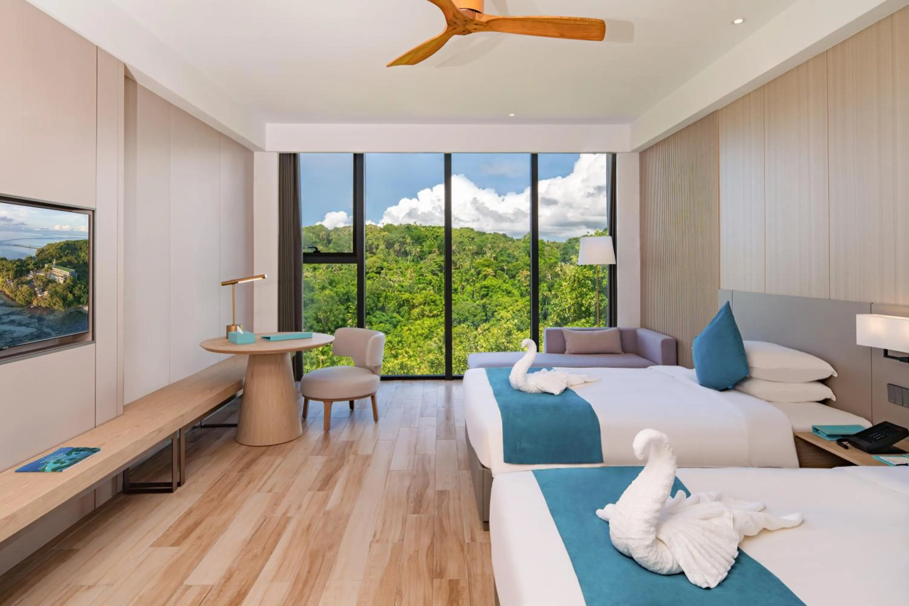 Bed in Palau Sunrise Seaview Landison Retreat