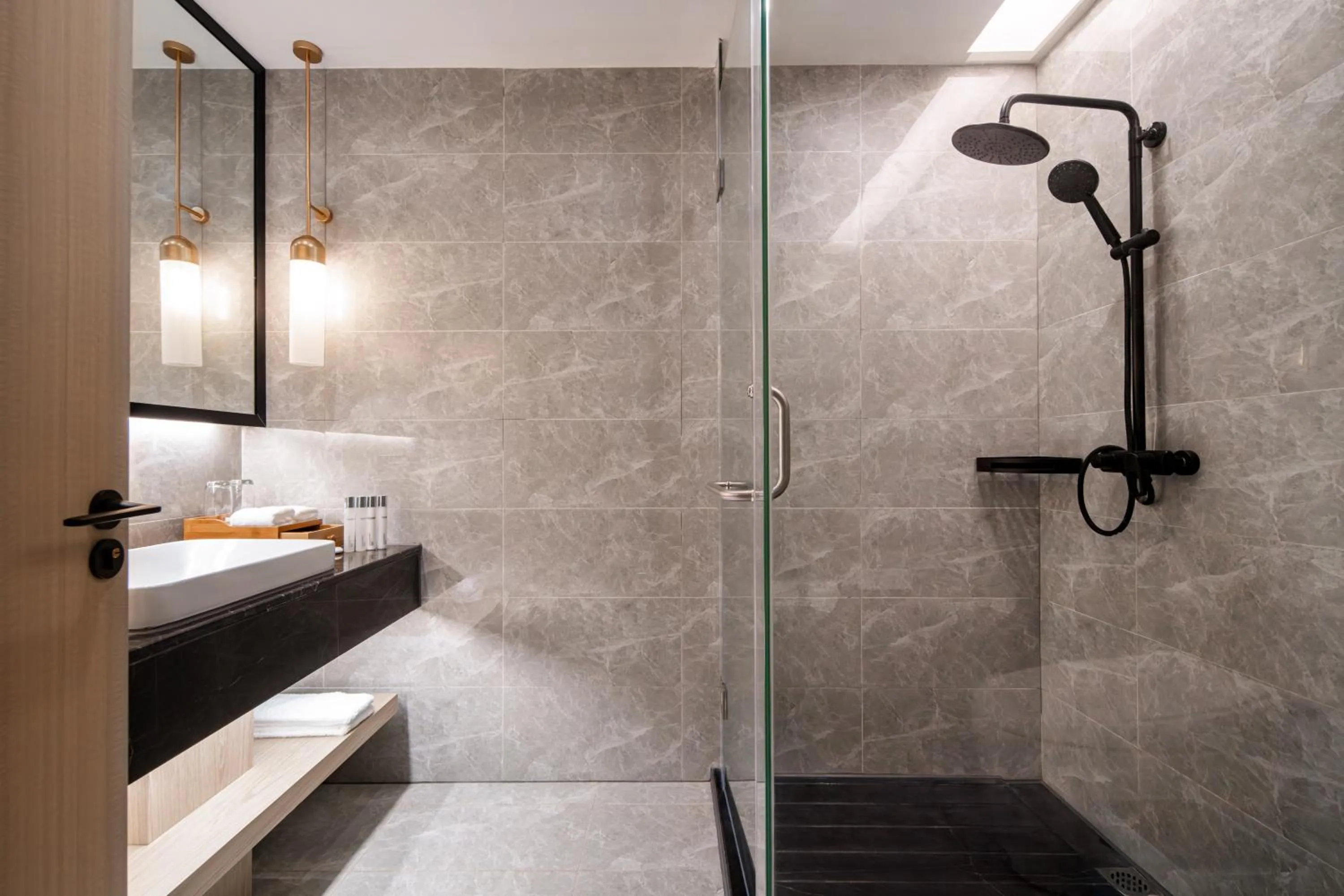 Shower in Palau Sunrise Seaview Landison Retreat