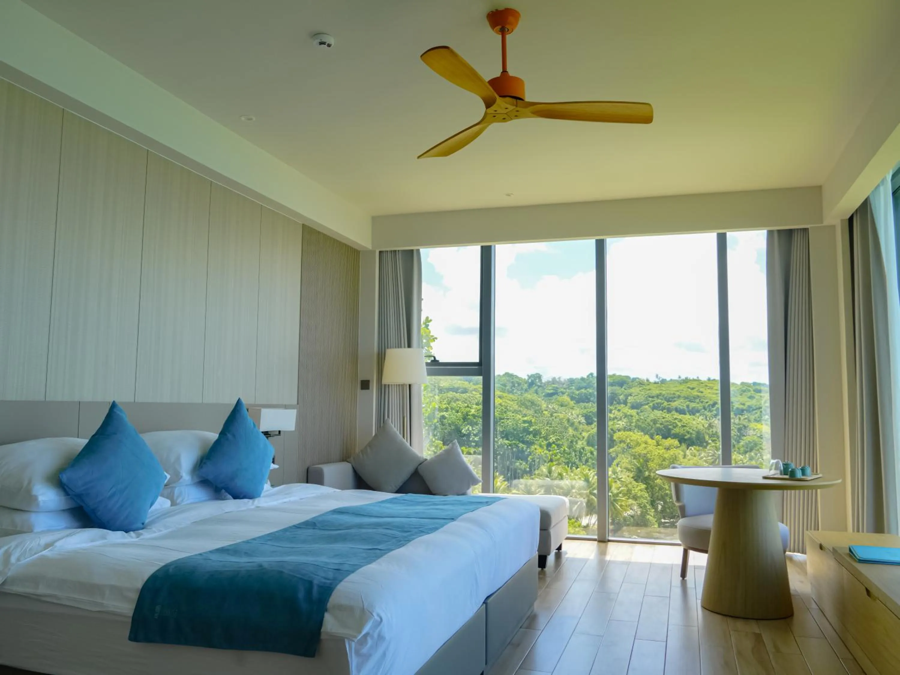 Bed in Palau Sunrise Seaview Landison Retreat