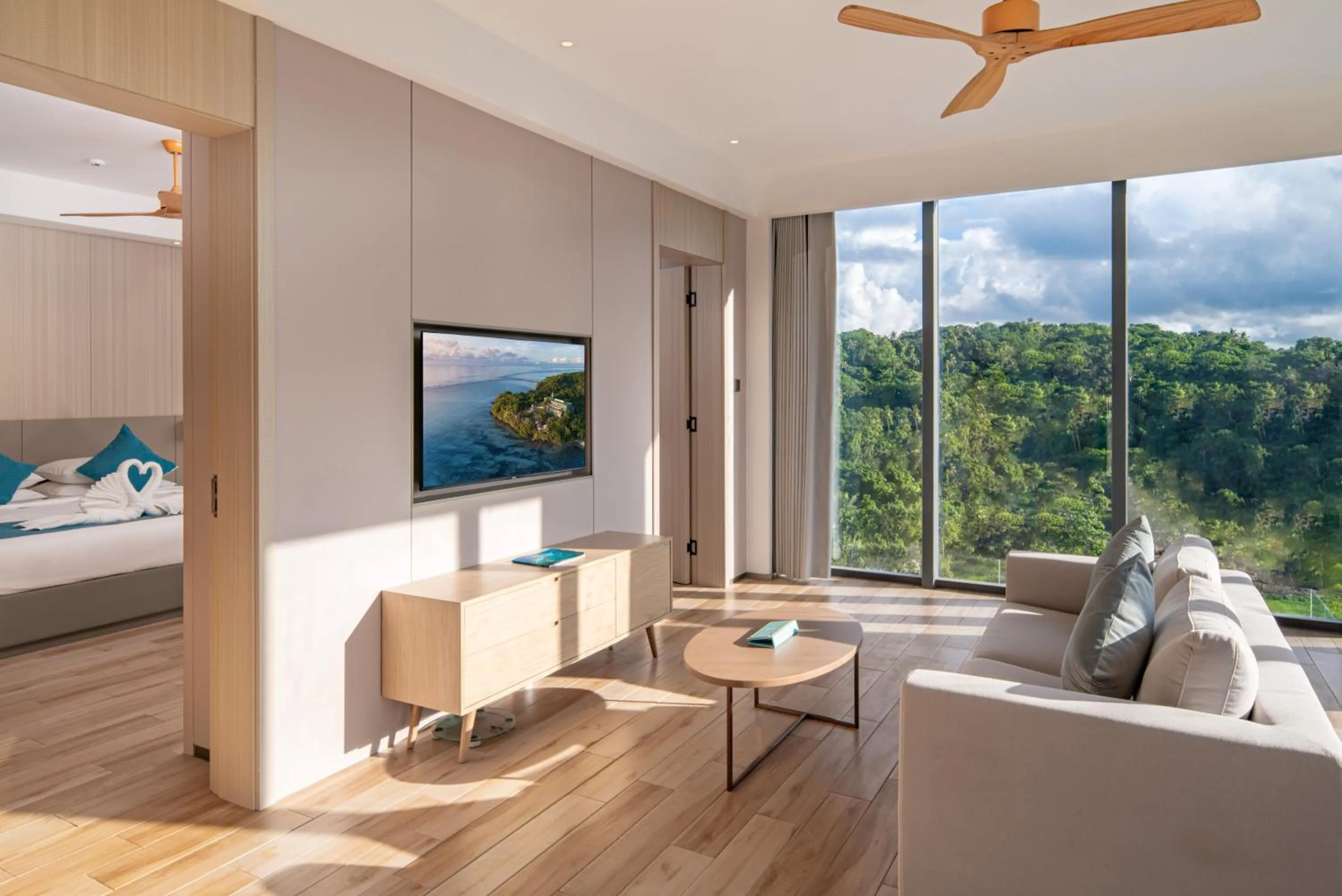 TV and multimedia, Bed in Palau Sunrise Seaview Landison Retreat