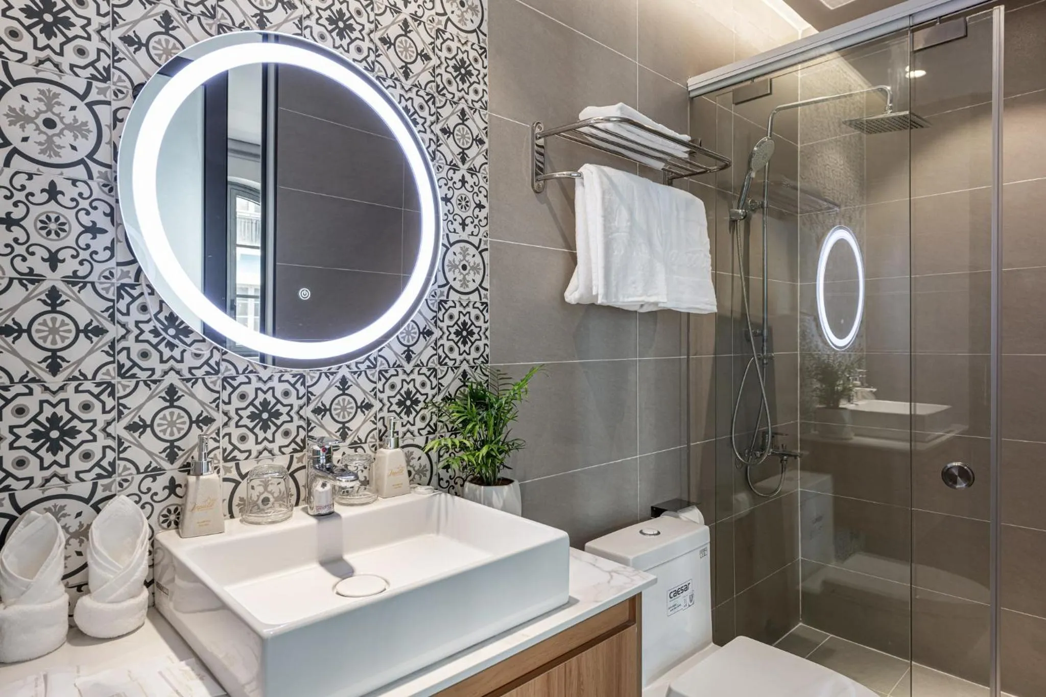 Shower in Laputa Hotel Phú Quốc