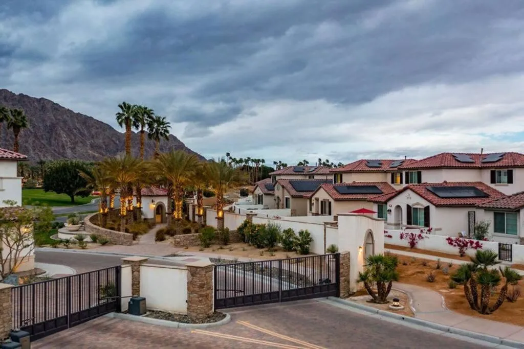 Near Coachella and Stagecoach Palm Springs , PGA resort Villa ,Golf, community pool, gym