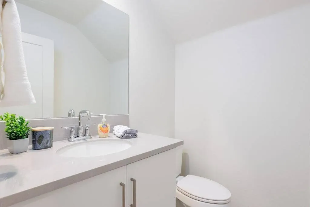 Toilet in Near Coachella and Stagecoach Palm Springs , PGA resort Villa ,Golf, community pool, gym