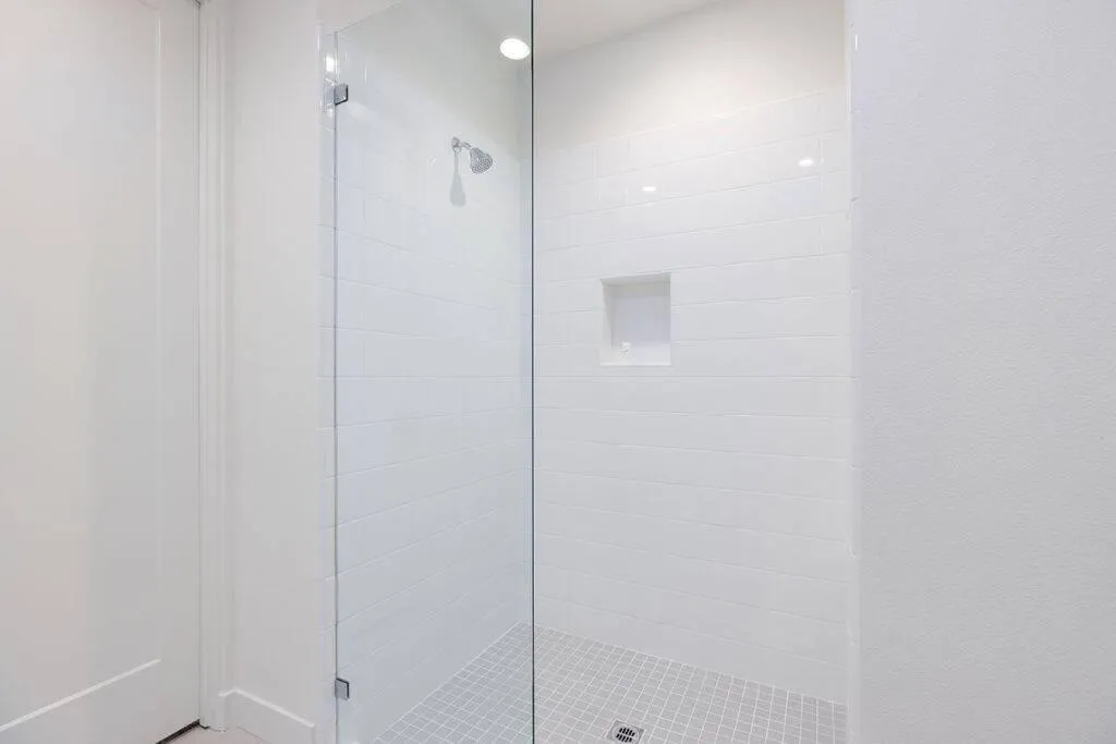 Shower in Near Coachella and Stagecoach Palm Springs , PGA resort Villa ,Golf, community pool, gym