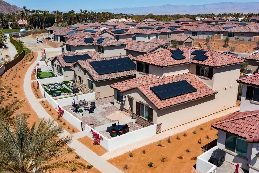 Near Coachella and Stagecoach Palm Springs , PGA resort Villa ,Golf, community pool, gym