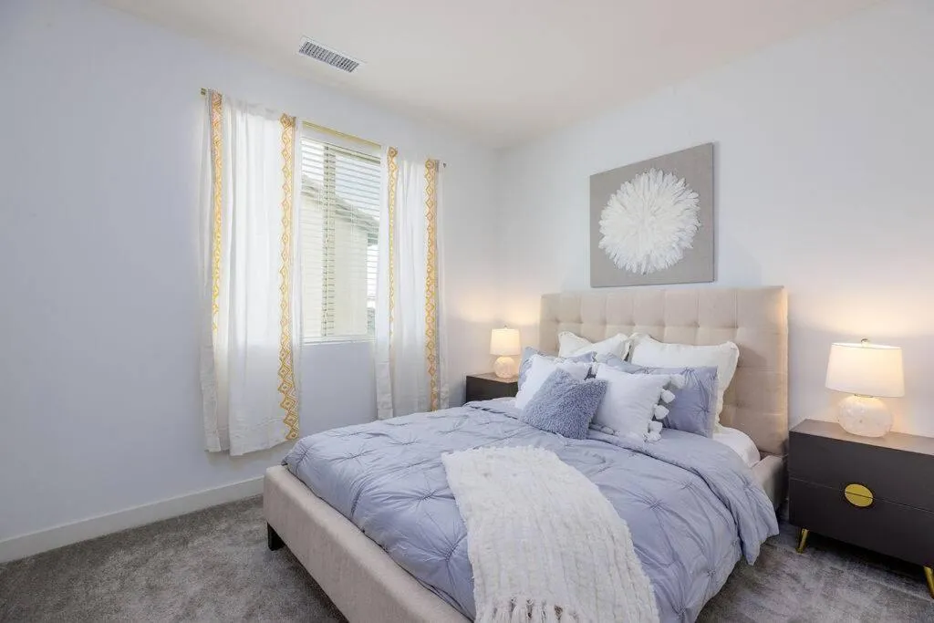 Bed in Near Coachella and Stagecoach Palm Springs , PGA resort Villa ,Golf, community pool, gym