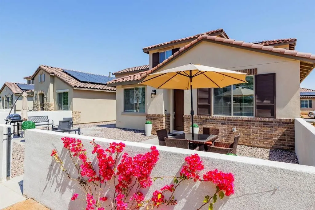 Near Coachella and Stagecoach Palm Springs , PGA resort Villa ,Golf, community pool, gym