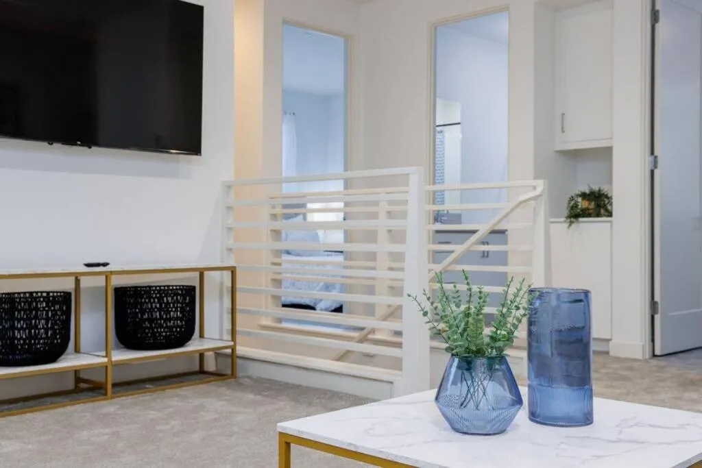 TV and multimedia in Near Coachella and Stagecoach Palm Springs , PGA resort Villa ,Golf, community pool, gym