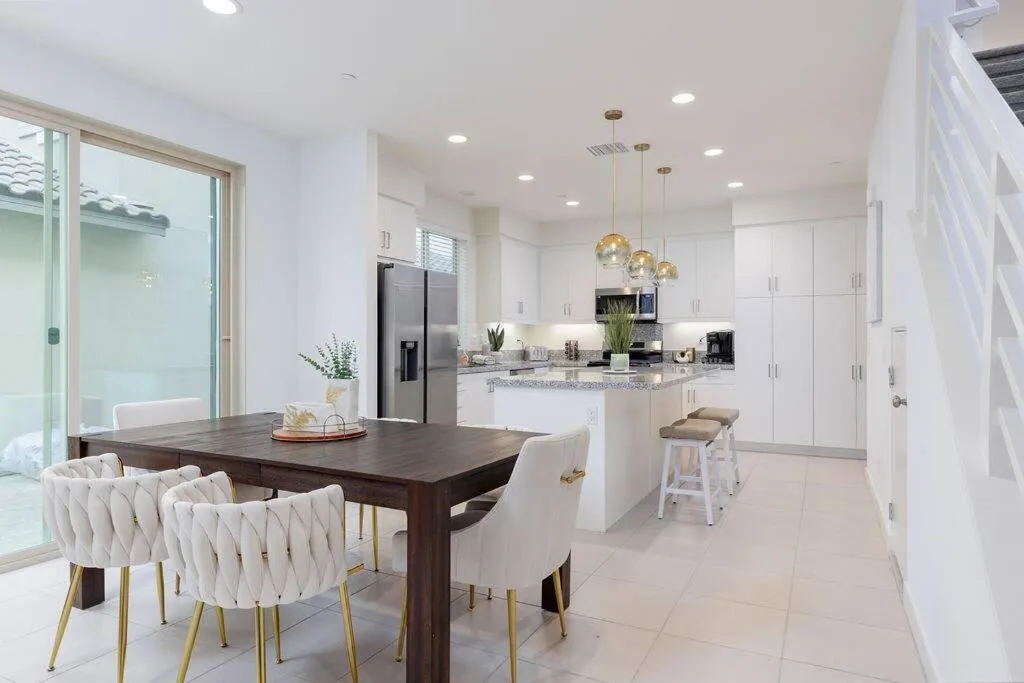 Kitchen or kitchenette in Near Coachella and Stagecoach Palm Springs , PGA resort Villa ,Golf, community pool, gym